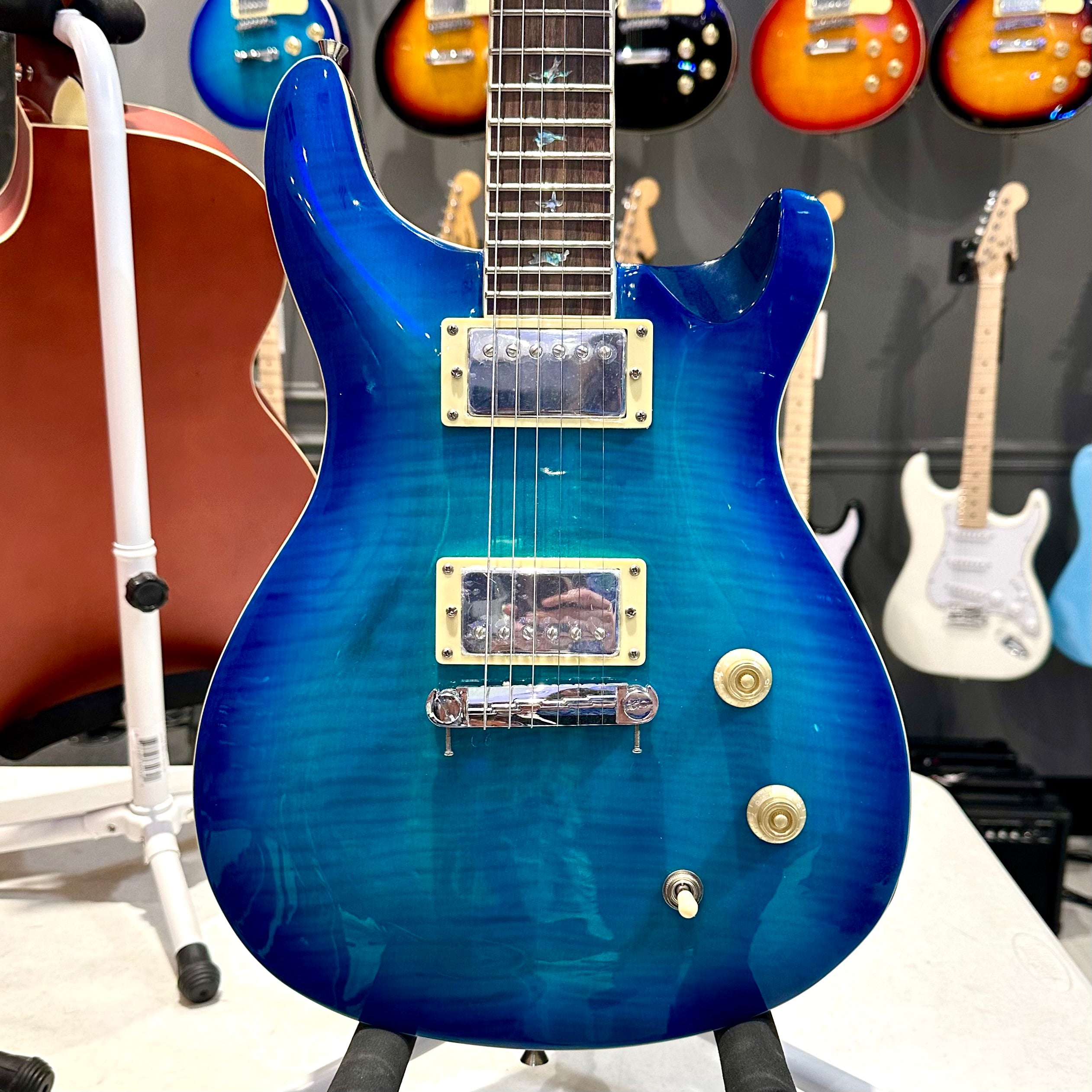 Mars Guitars: Firebird - Hollow-body, Red Robin