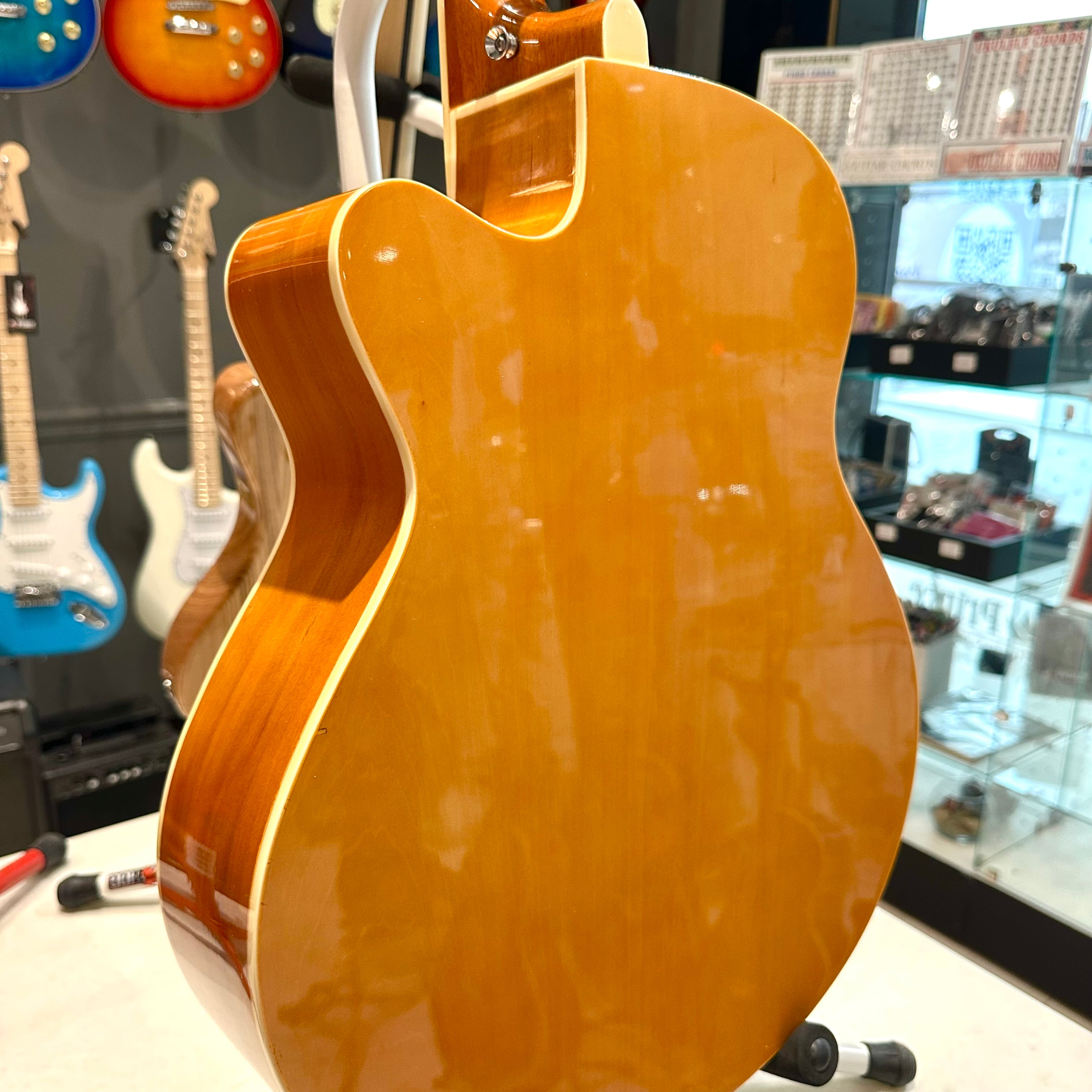 Gephardt Debut: 40” Acoustic, Blonde