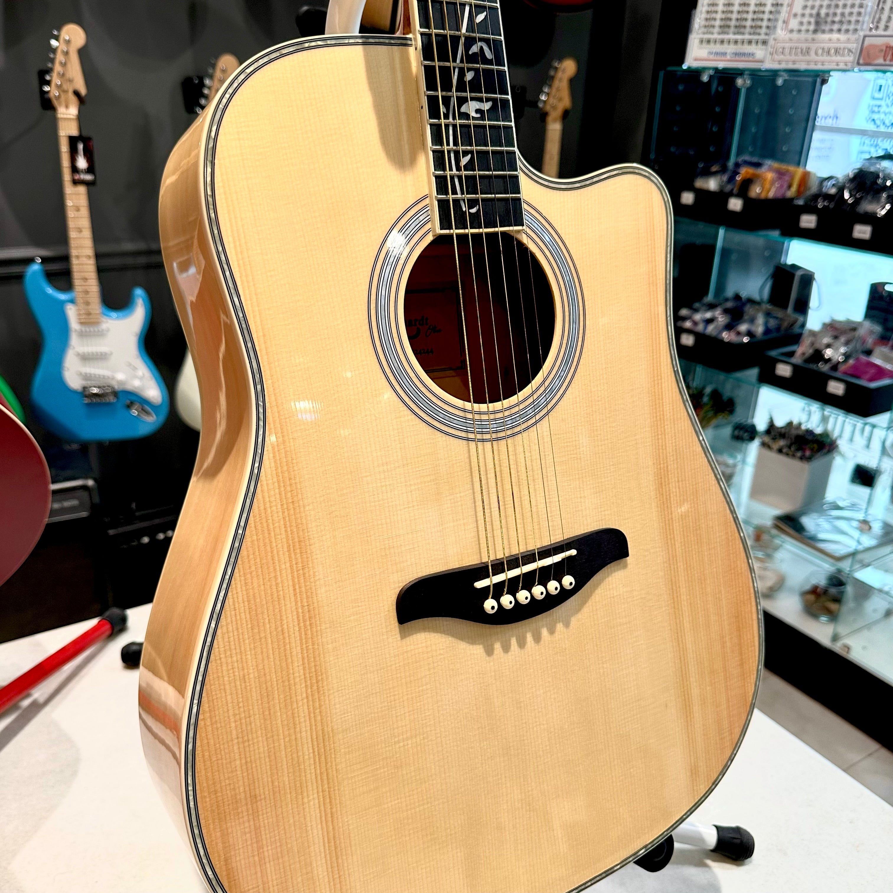 Gephardt Olive Acoustic Guitar - Blonde