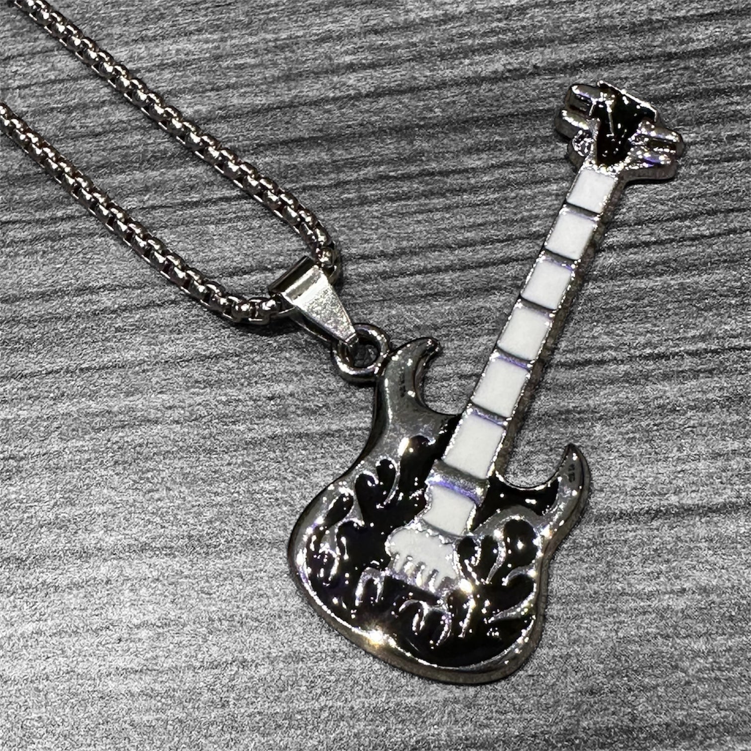 Metal Bass Necklace: Style 4 Red