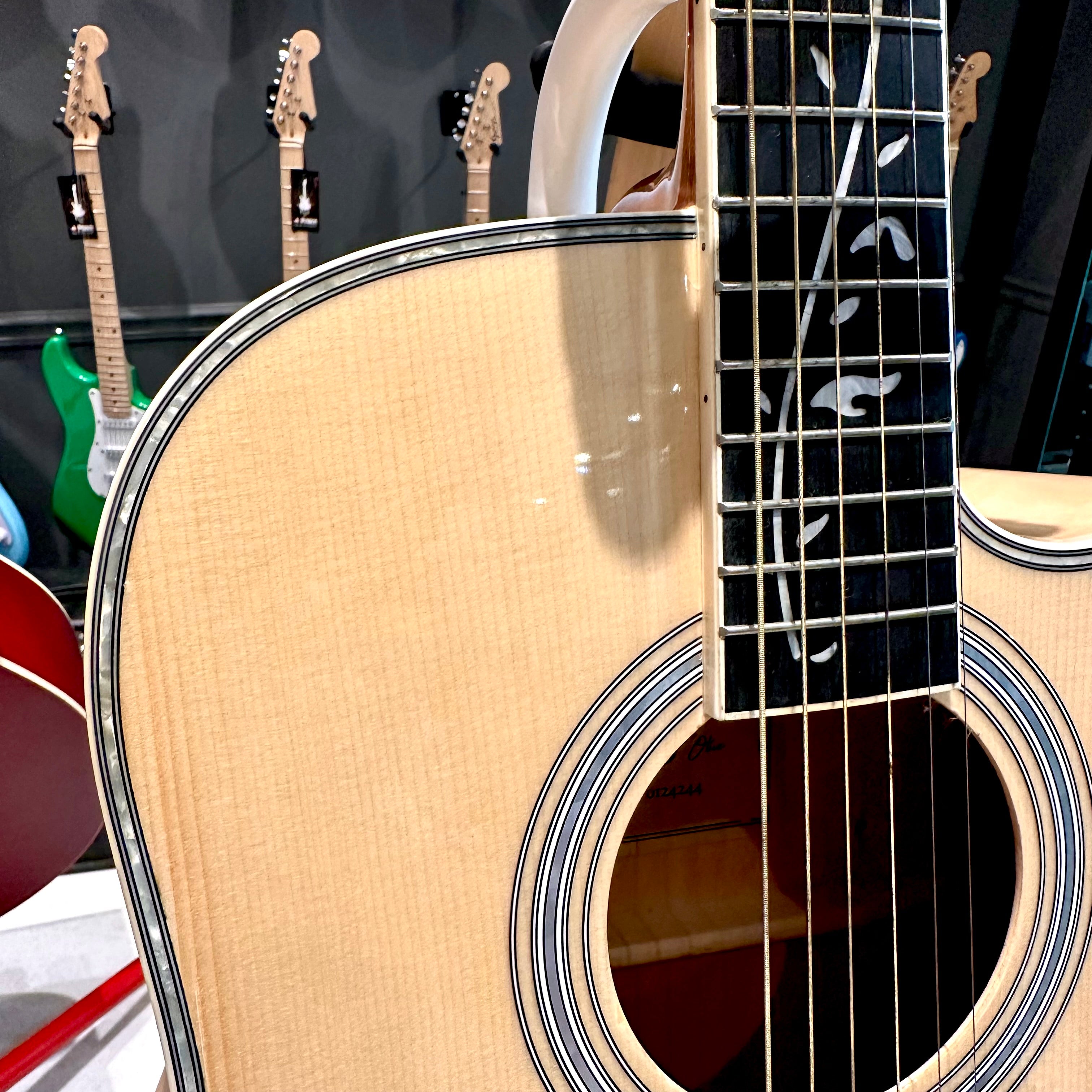 Gephardt Olive Acoustic Guitar - Blonde