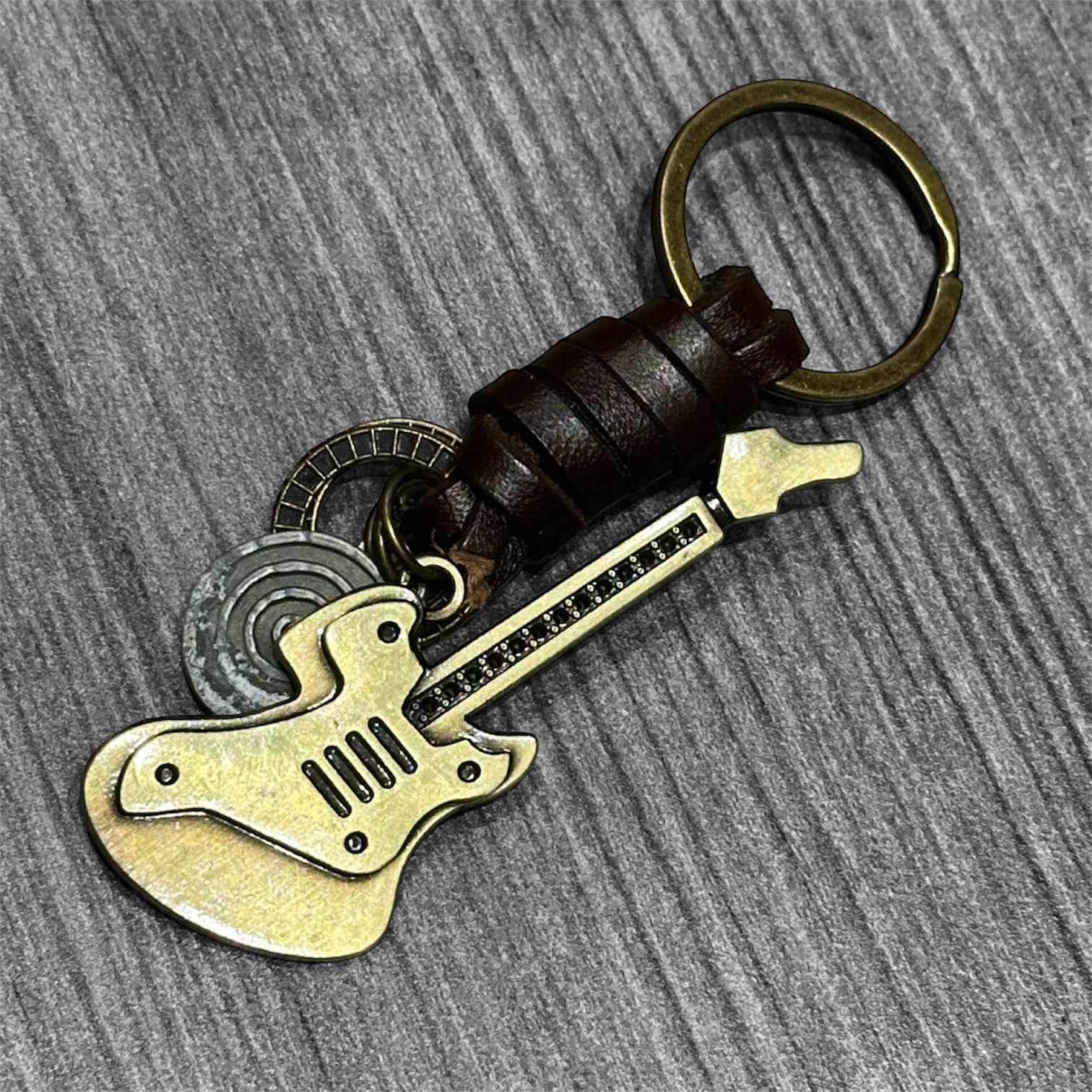 Leather and Metal Guitar Keychain: Bronze