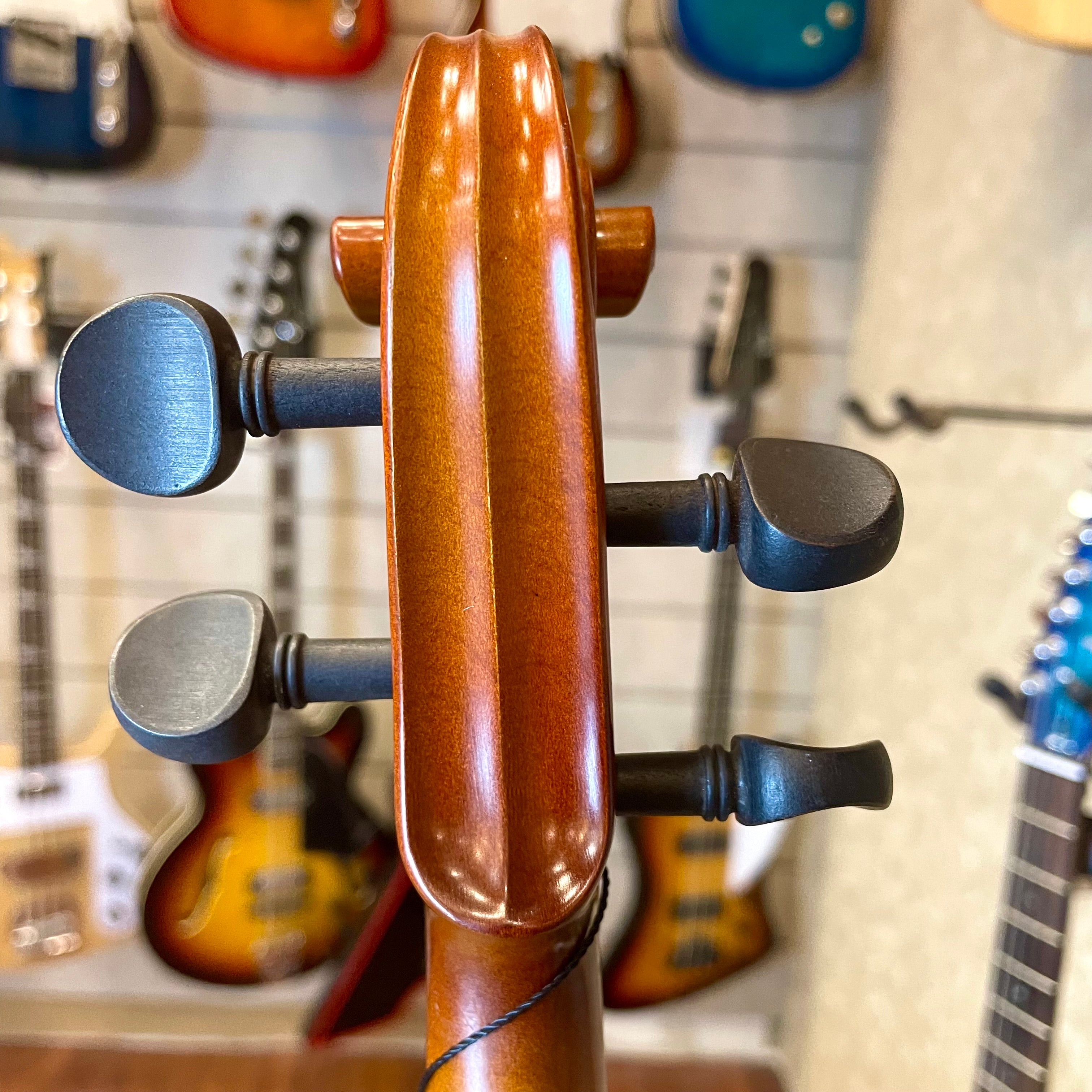 Strumenti a corde: 2500 - Student Violin, Hand Carved, Dark Matte