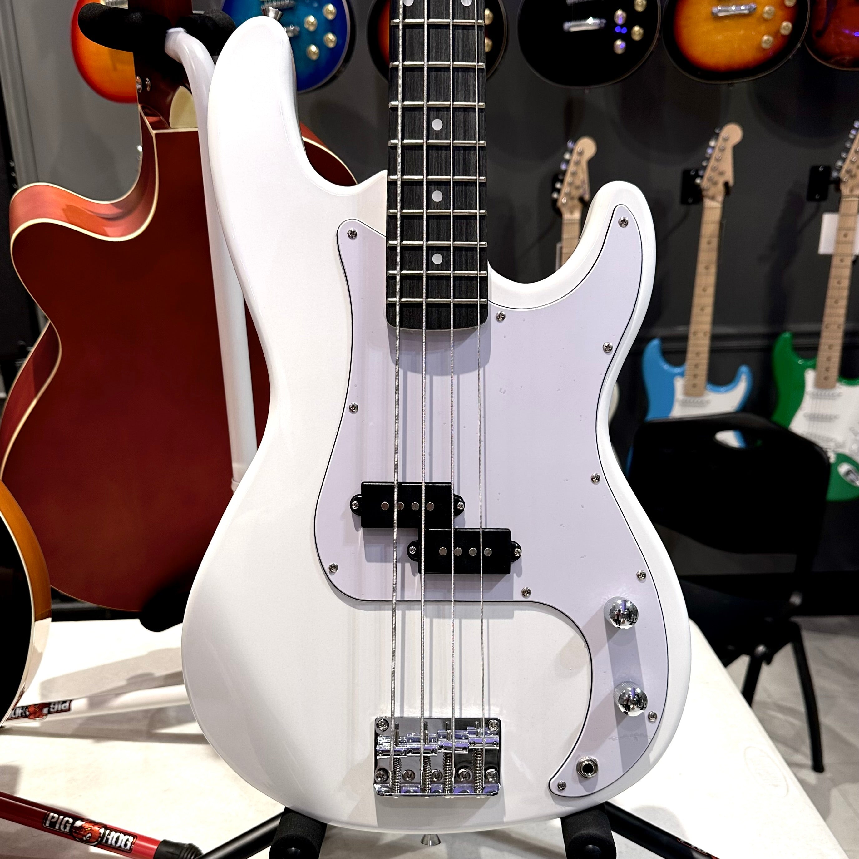 Gephardt Array: Bass Guitar - White