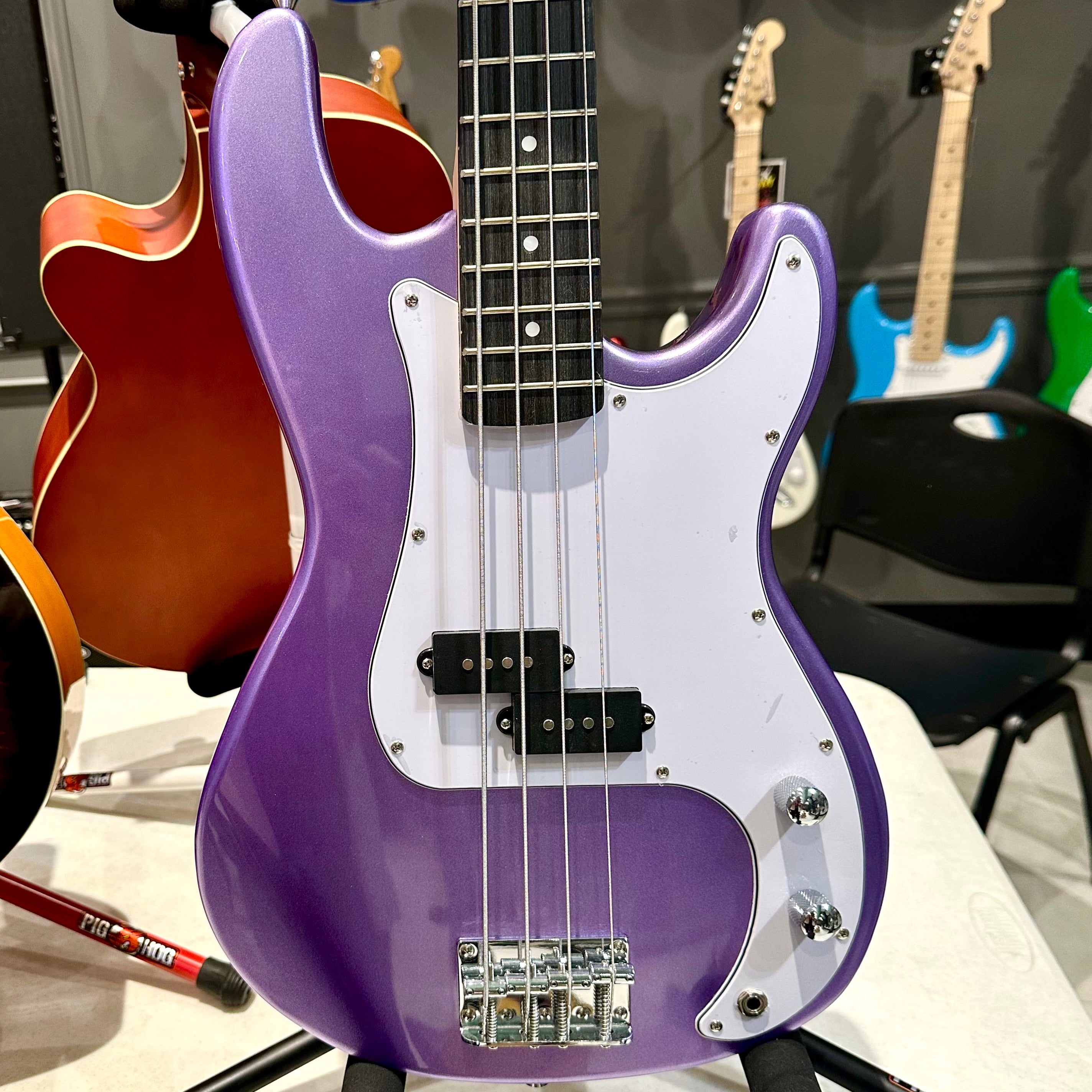 Gephardt Array: Bass Guitar - White