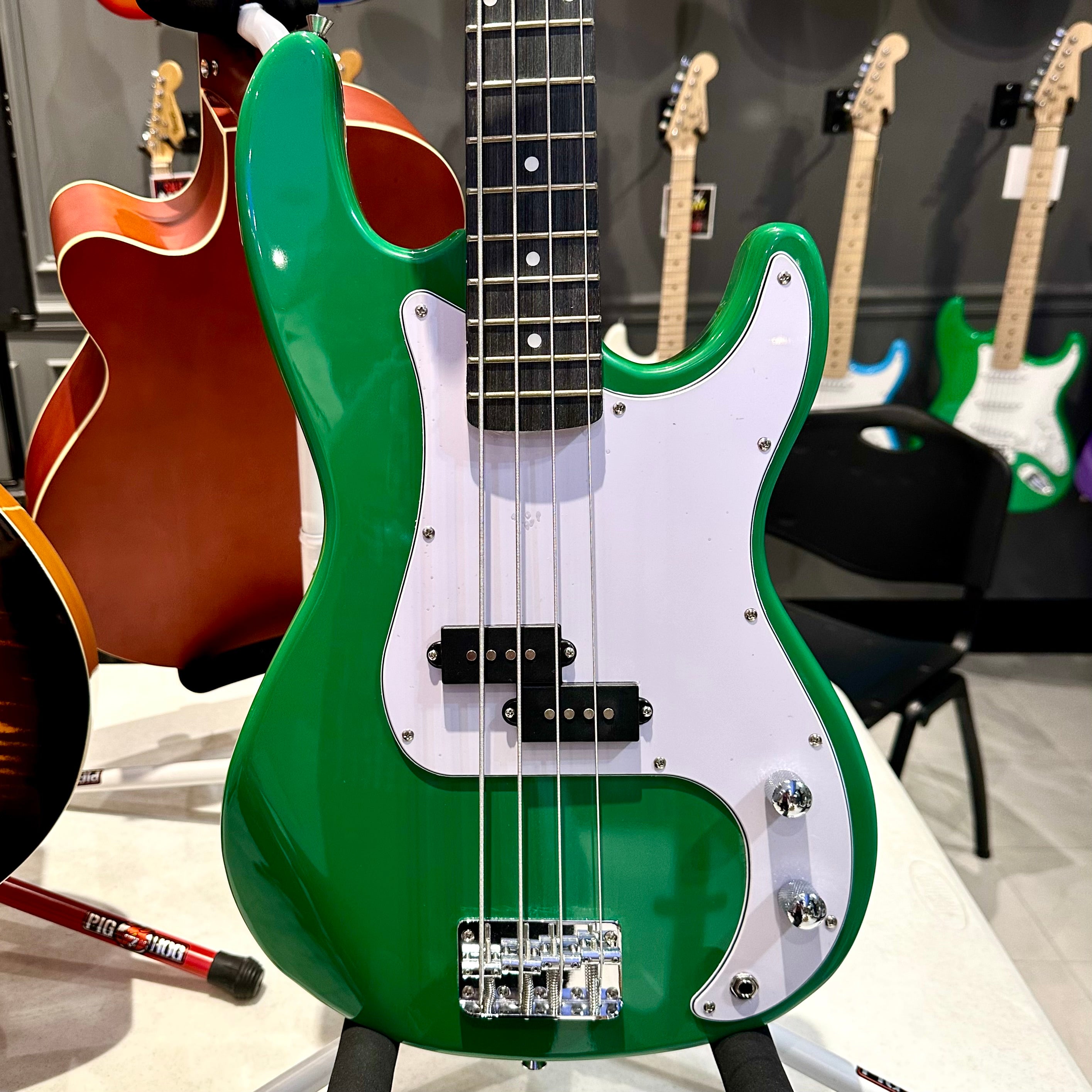 Gephardt Array: Bass Guitar - White