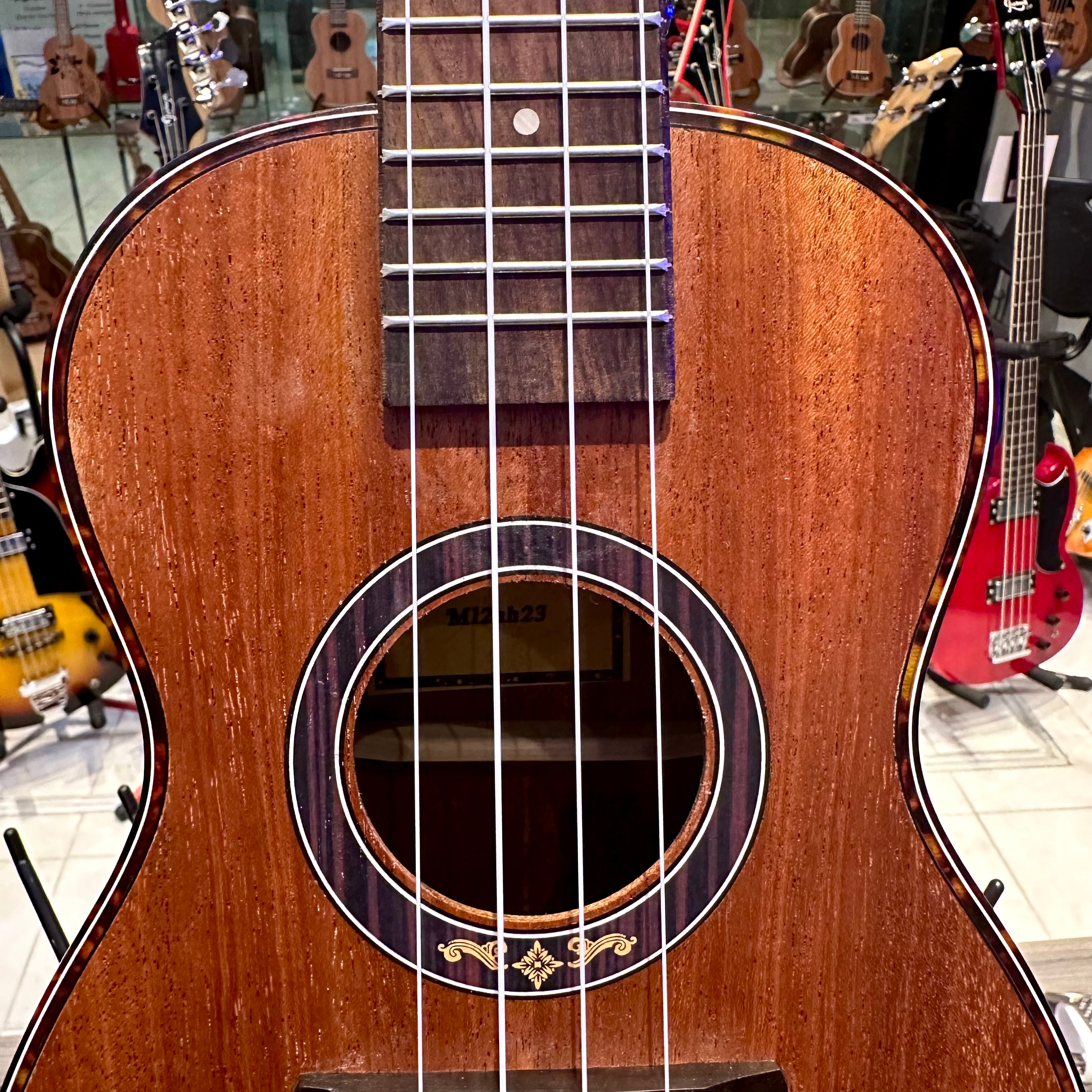 Mars m12ah23: 23” Concert Ukulele - Tan