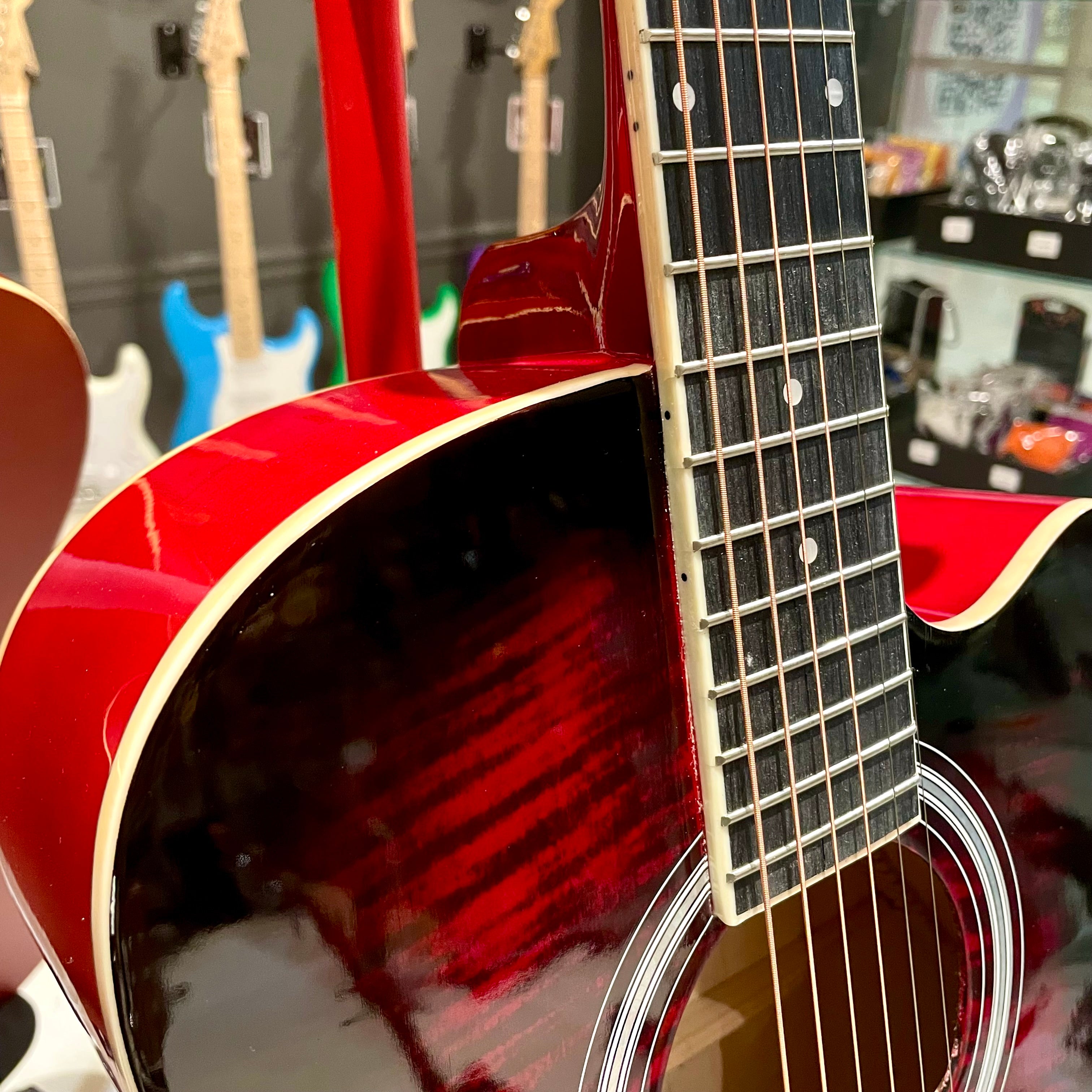 Mars m21r40: 40” Acoustic Guitar - Red Flame