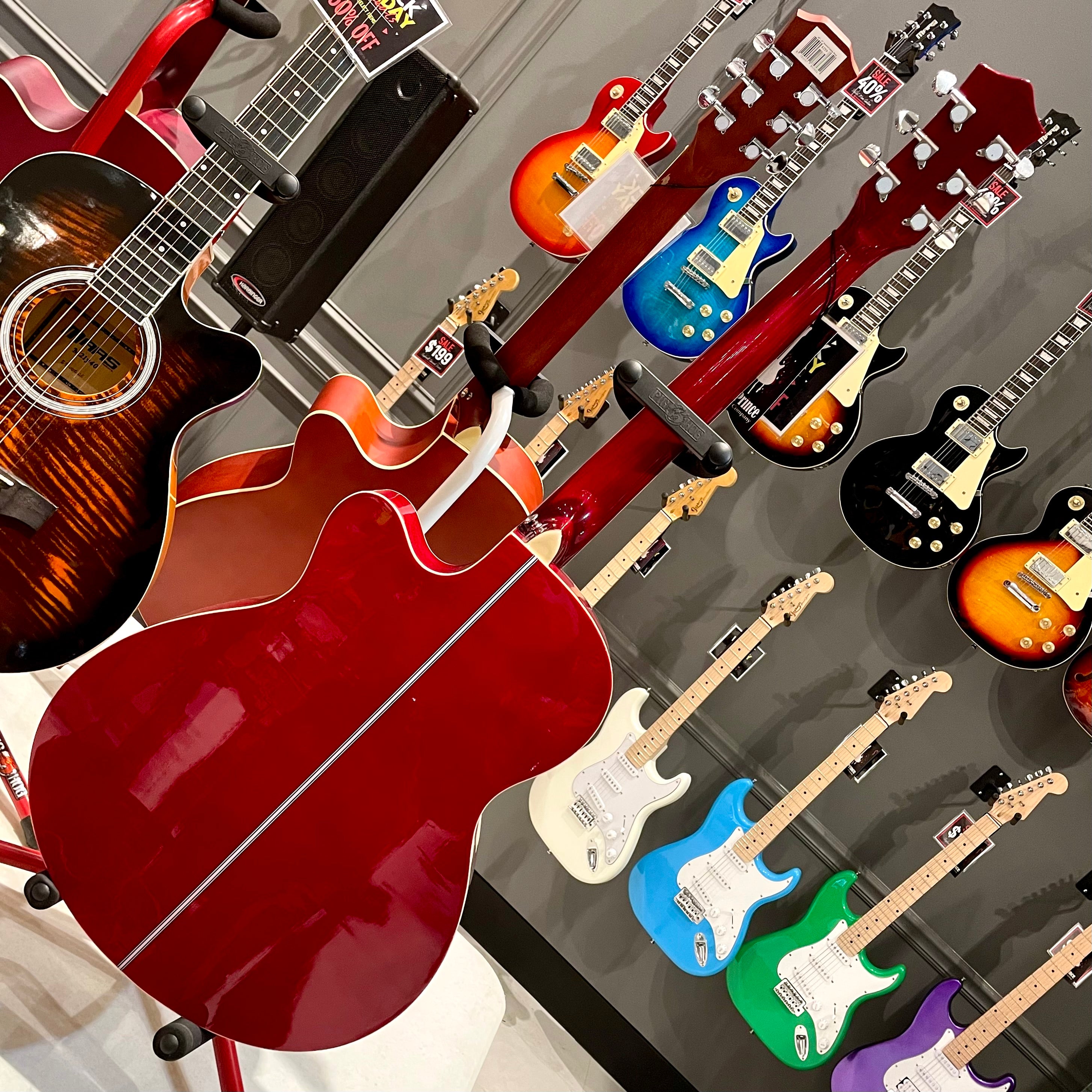 Mars m21r40: 40” Acoustic Guitar - Red Flame