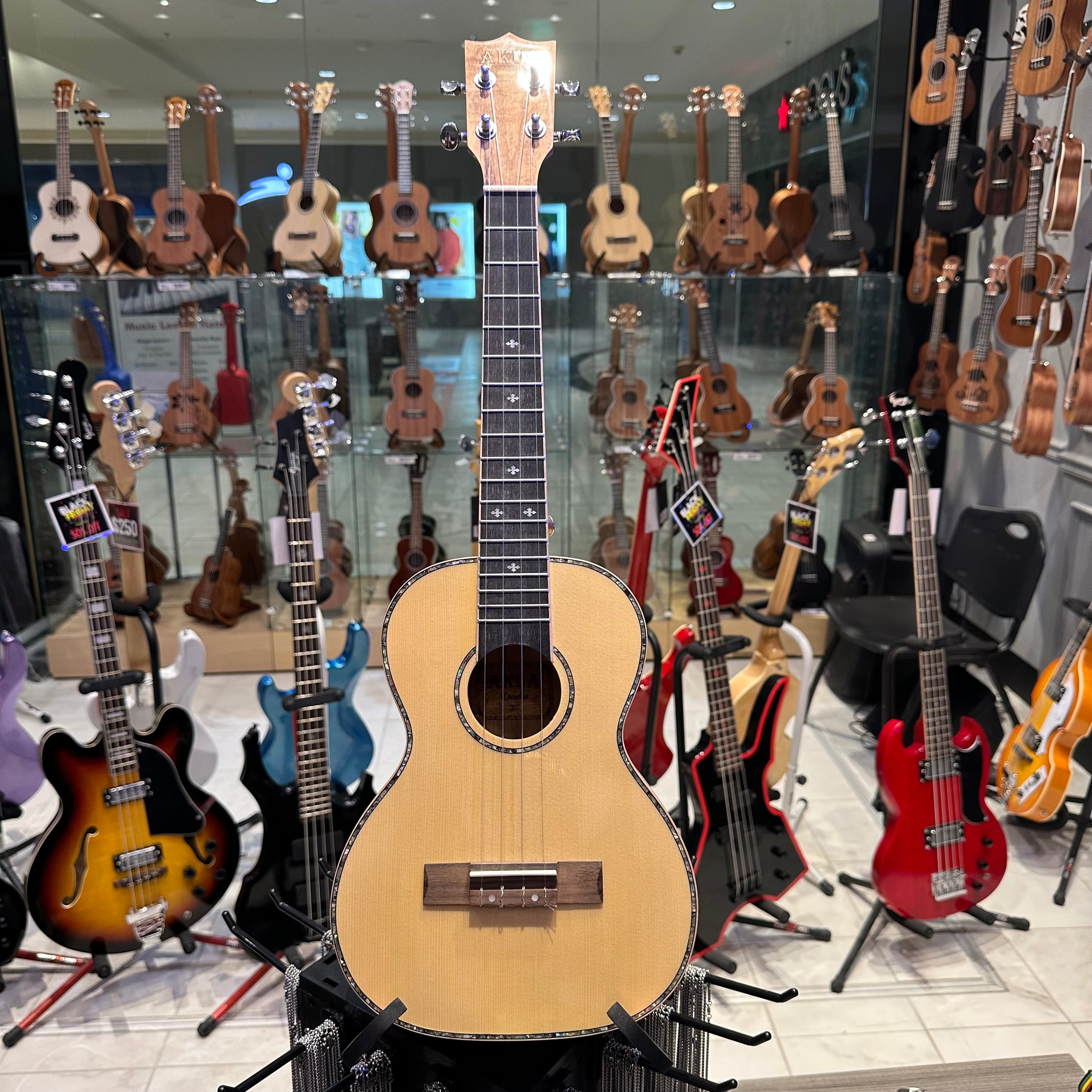 Akua Kanaloa: 24” Concert Ukulele - Spalted Maple