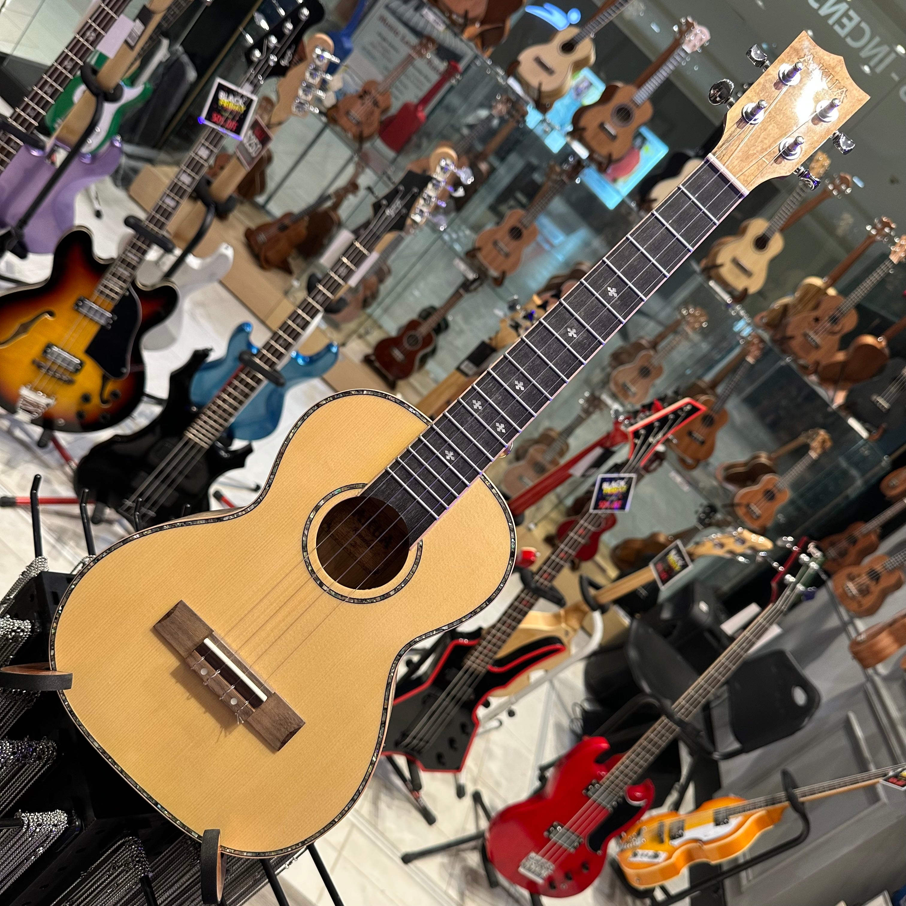 Akua Kanaloa: 24” Concert Ukulele - Spalted Maple