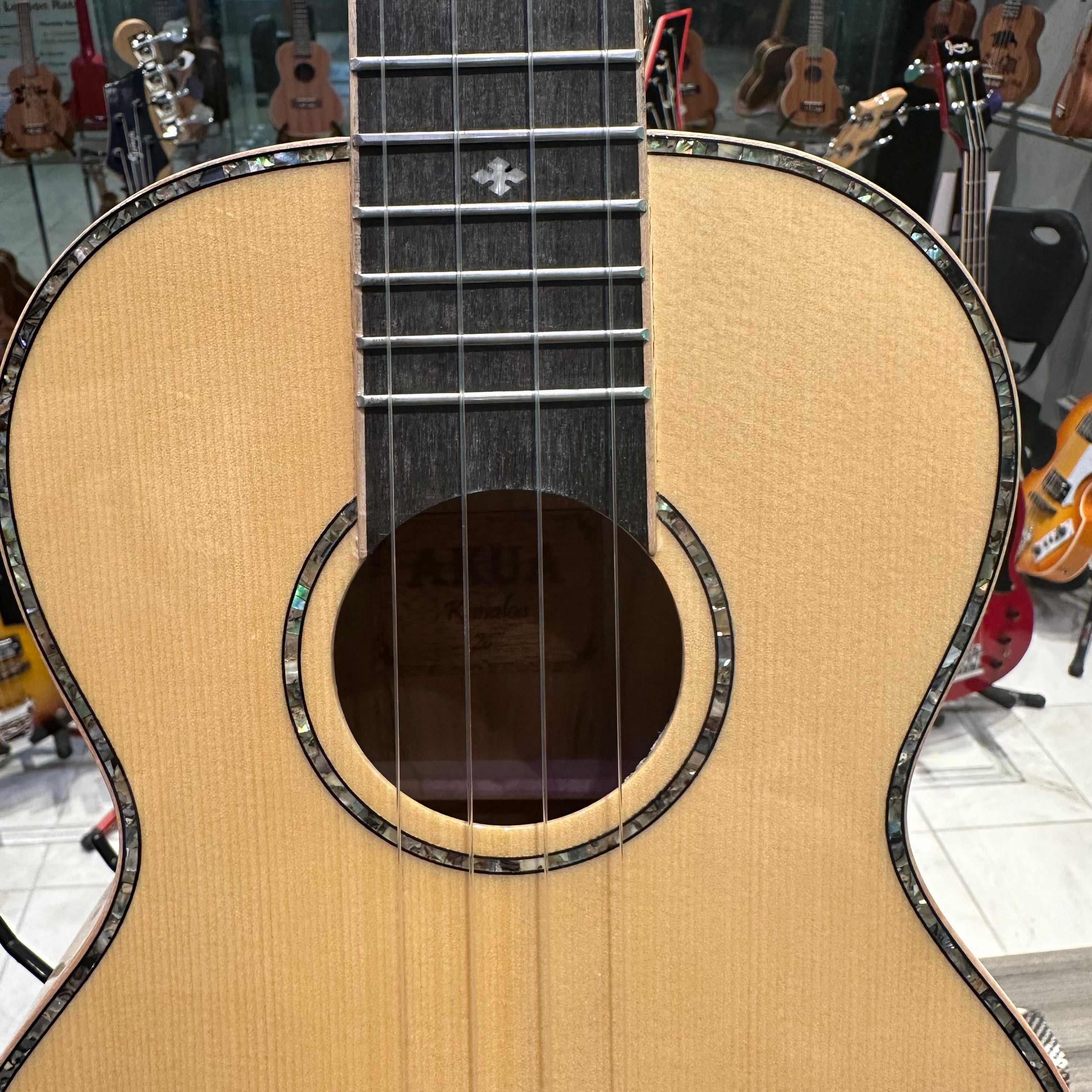 Akua Kanaloa: 24” Concert Ukulele - Spalted Maple
