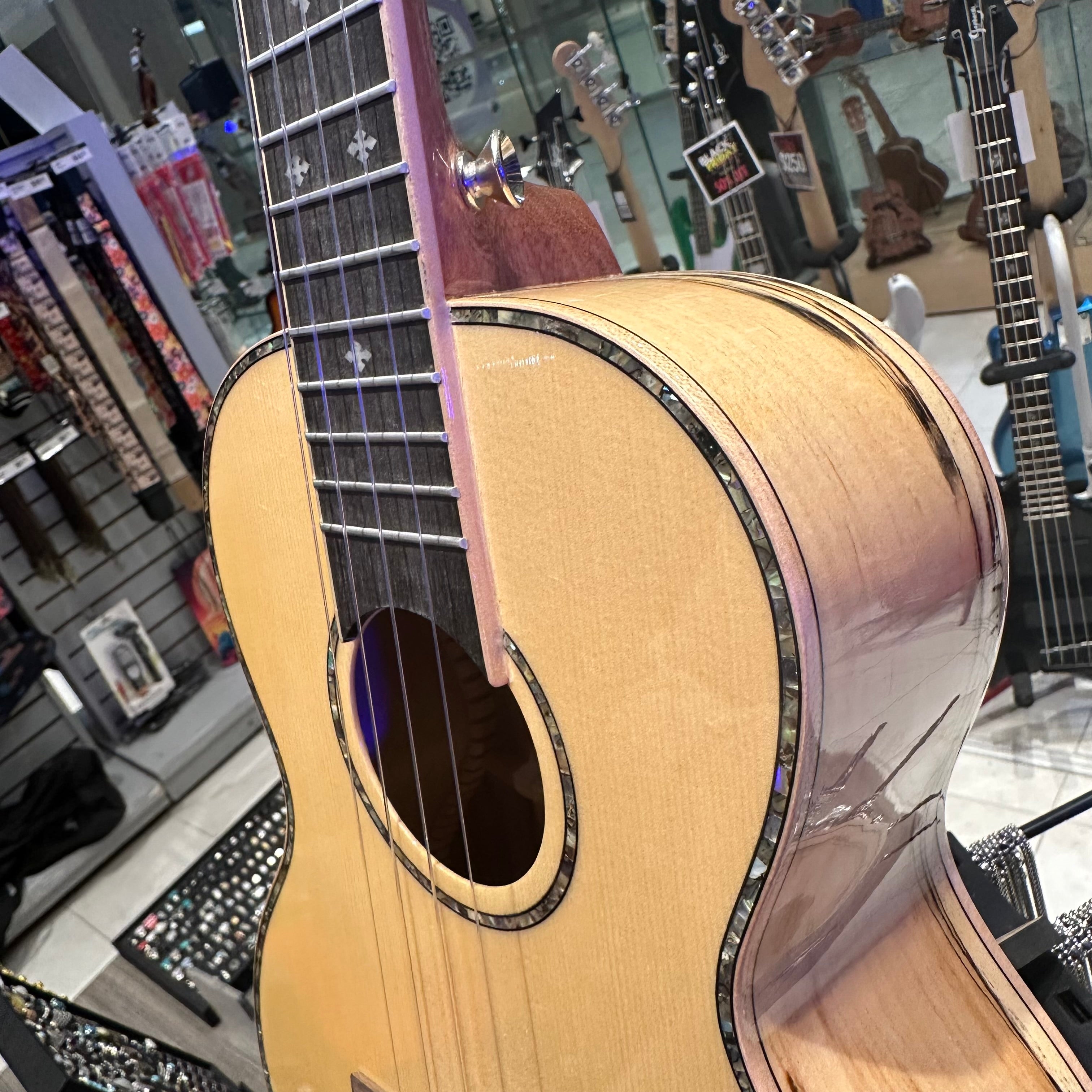Akua Kanaloa: 24” Concert Ukulele - Spalted Maple