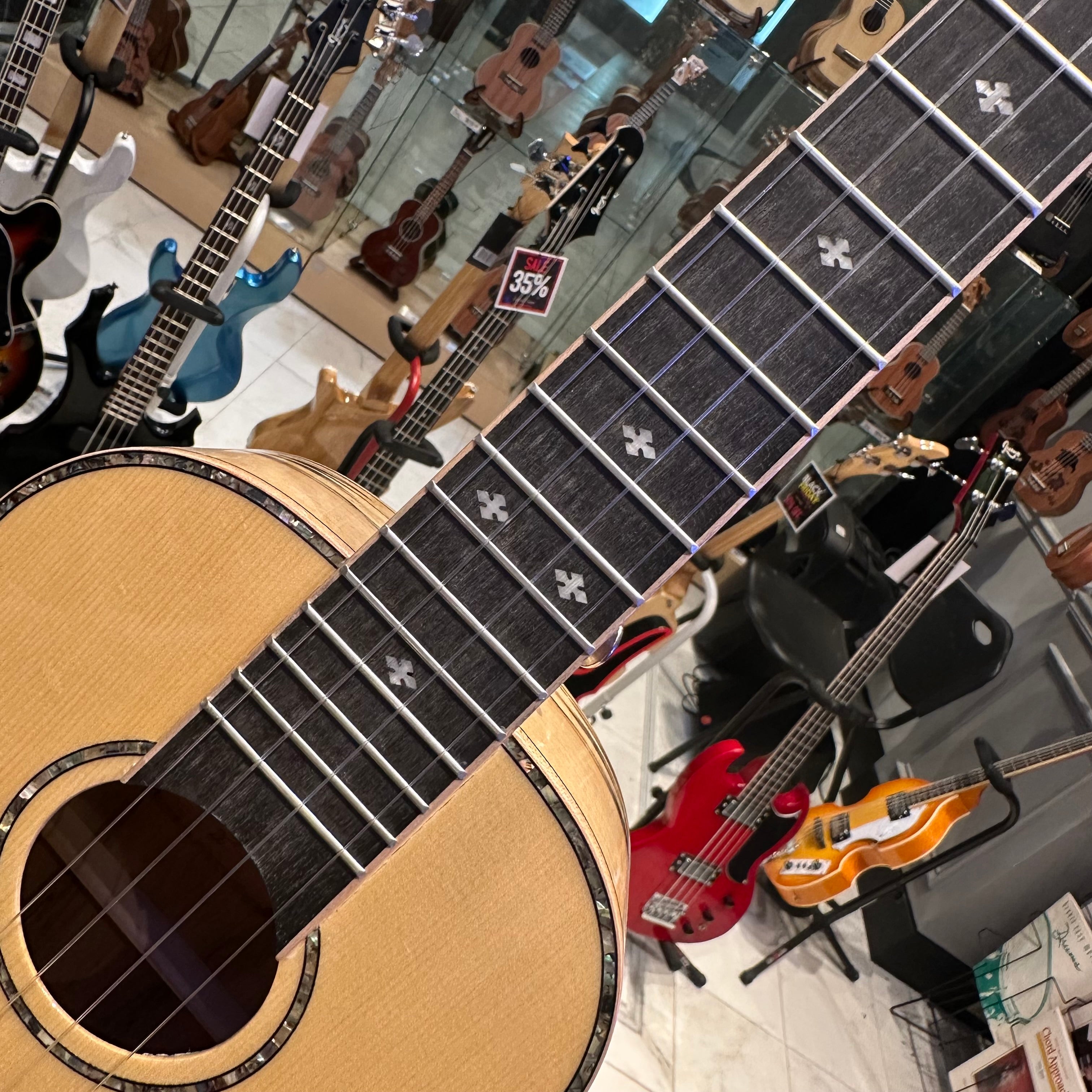 Akua Kanaloa: 24” Concert Ukulele - Spalted Maple