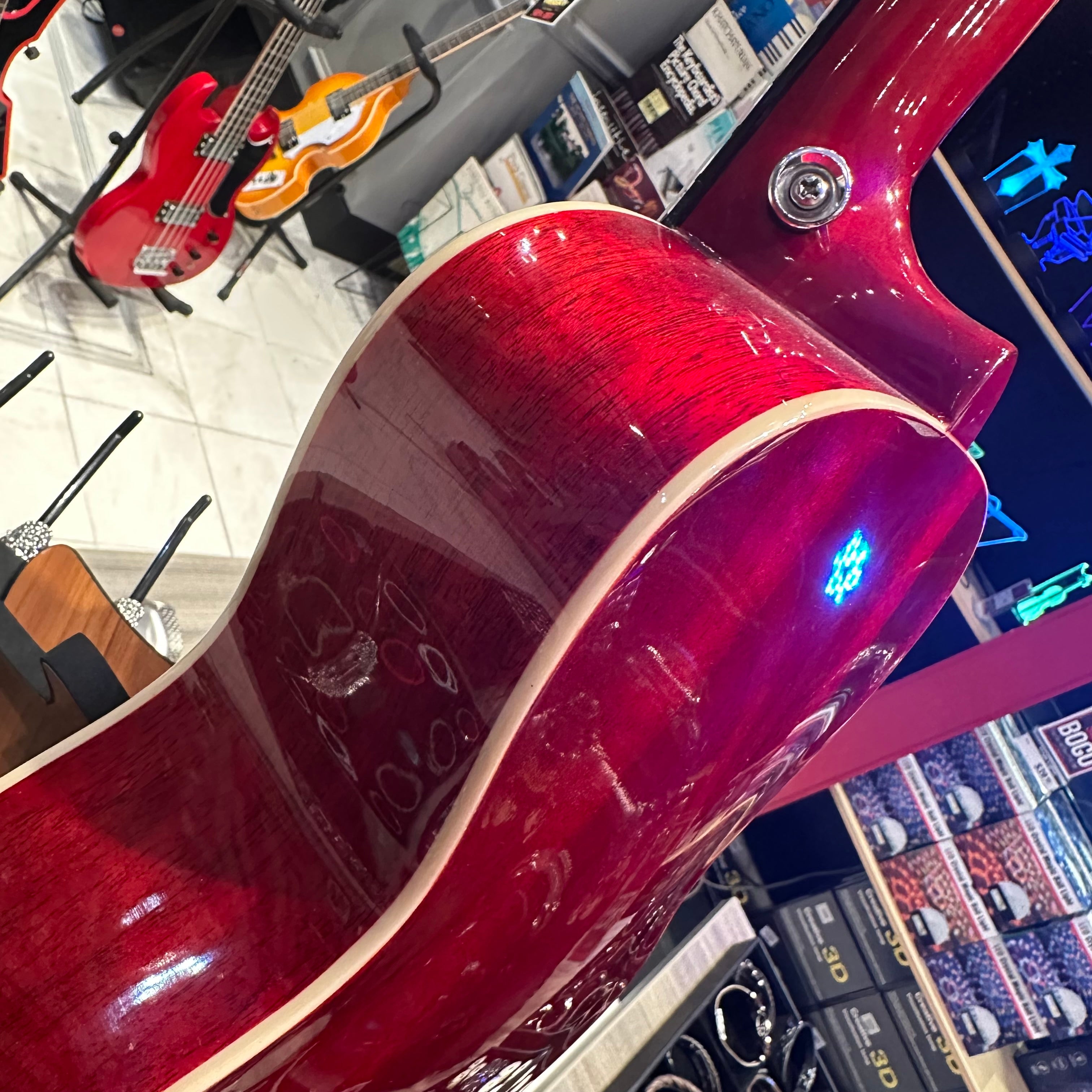 AKUA Earth: 24' Concert Ukulele, Mahogany - Red
