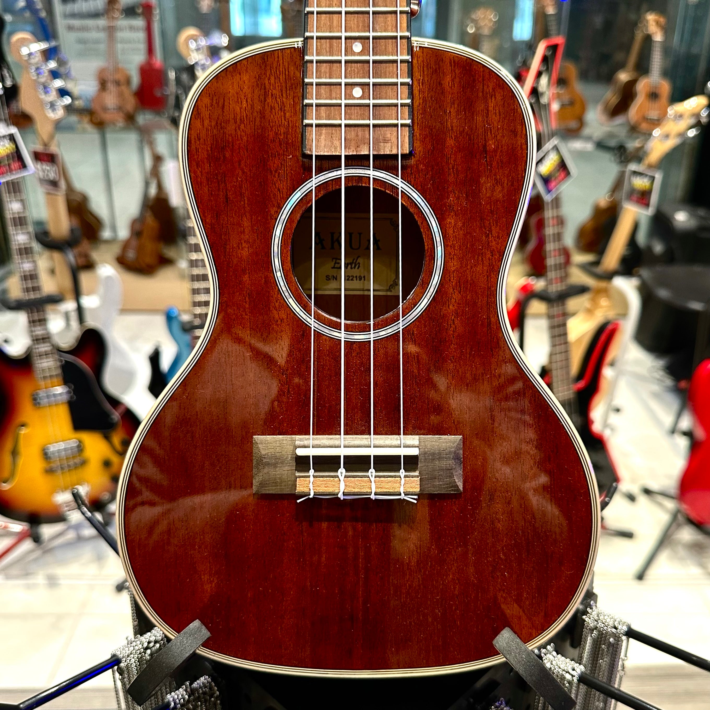 AKUA Earth: 24' Concert Ukulele, Mahogany - Brown