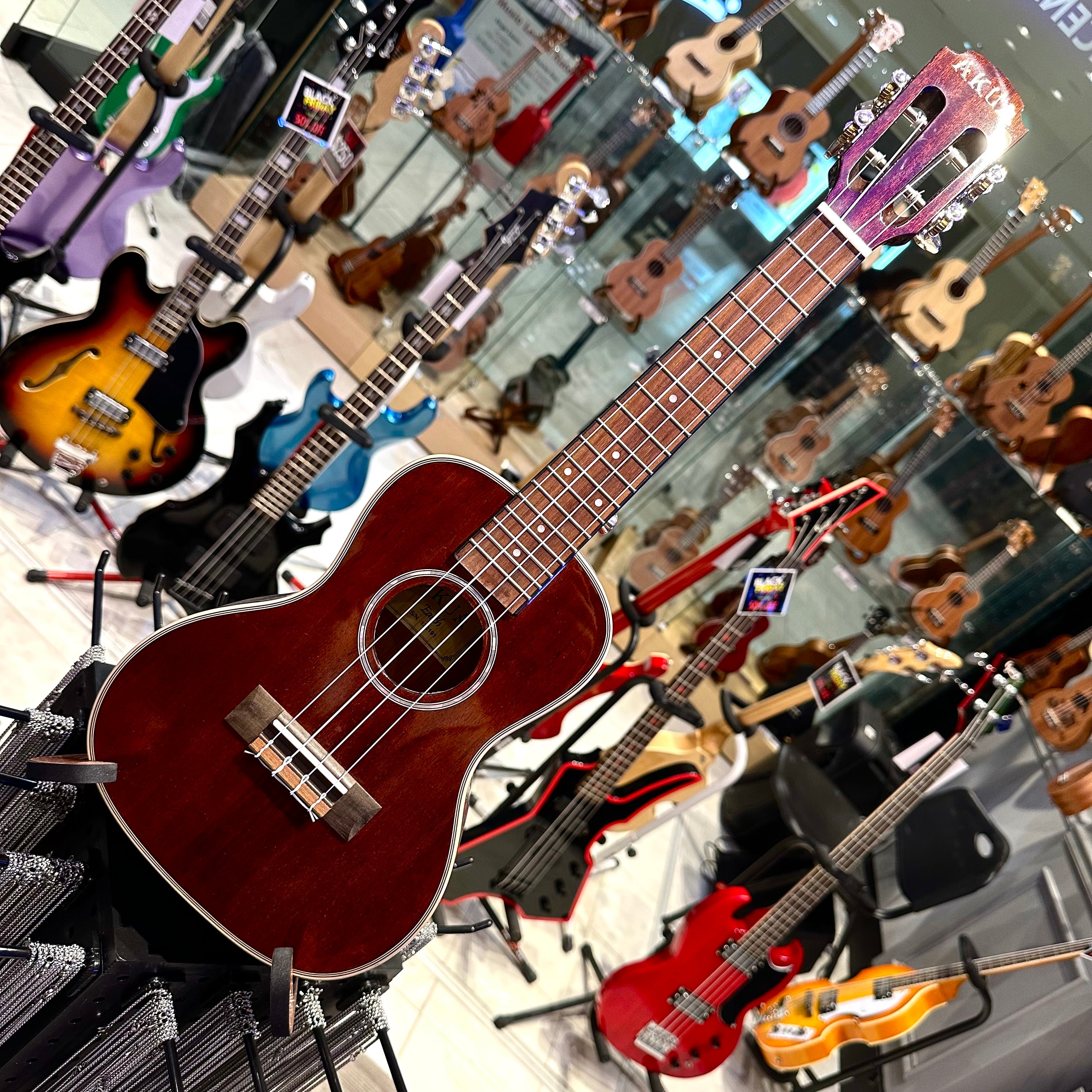 AKUA Earth: 24' Concert Ukulele, Mahogany - Brown
