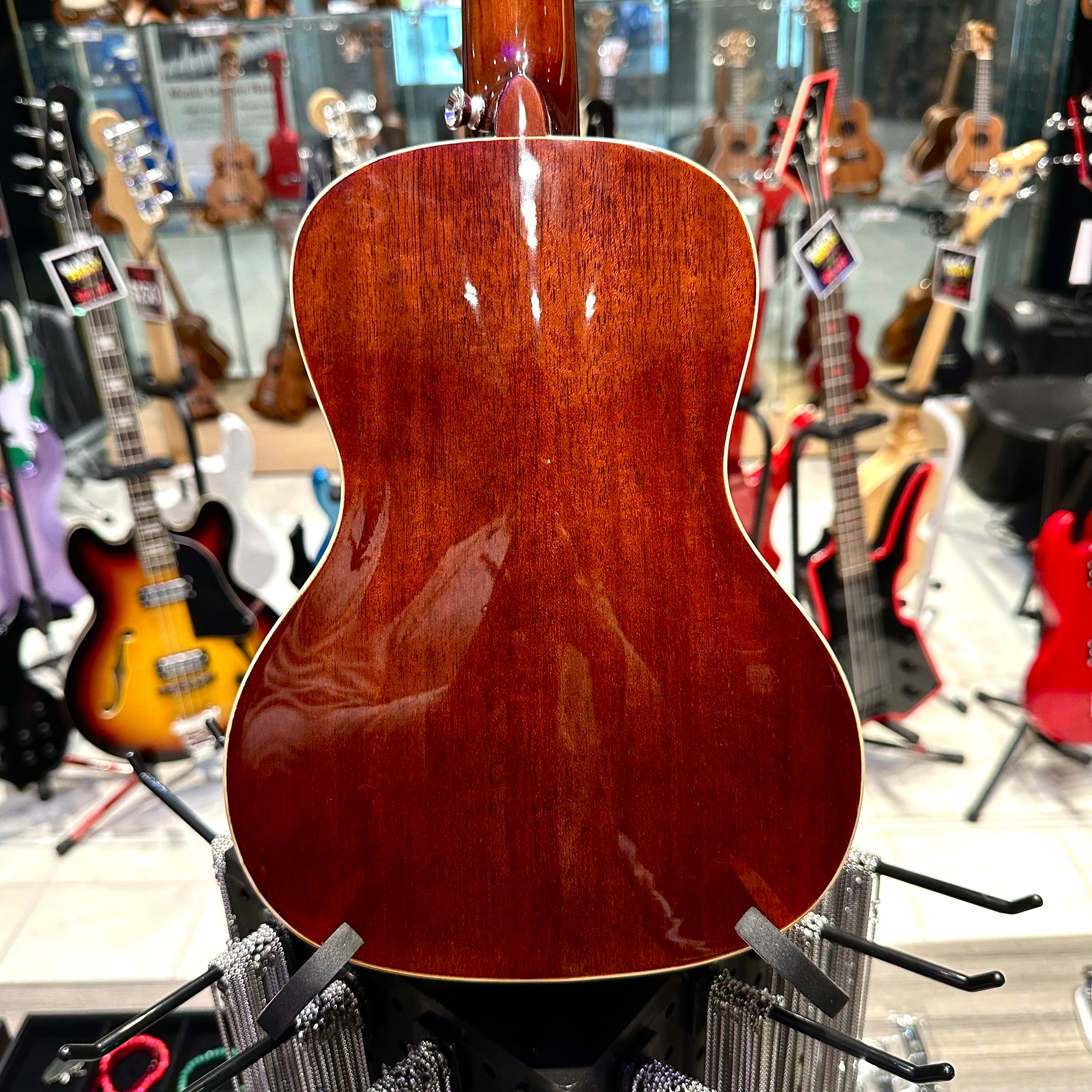 AKUA Earth: 24' Concert Ukulele, Mahogany - Brown