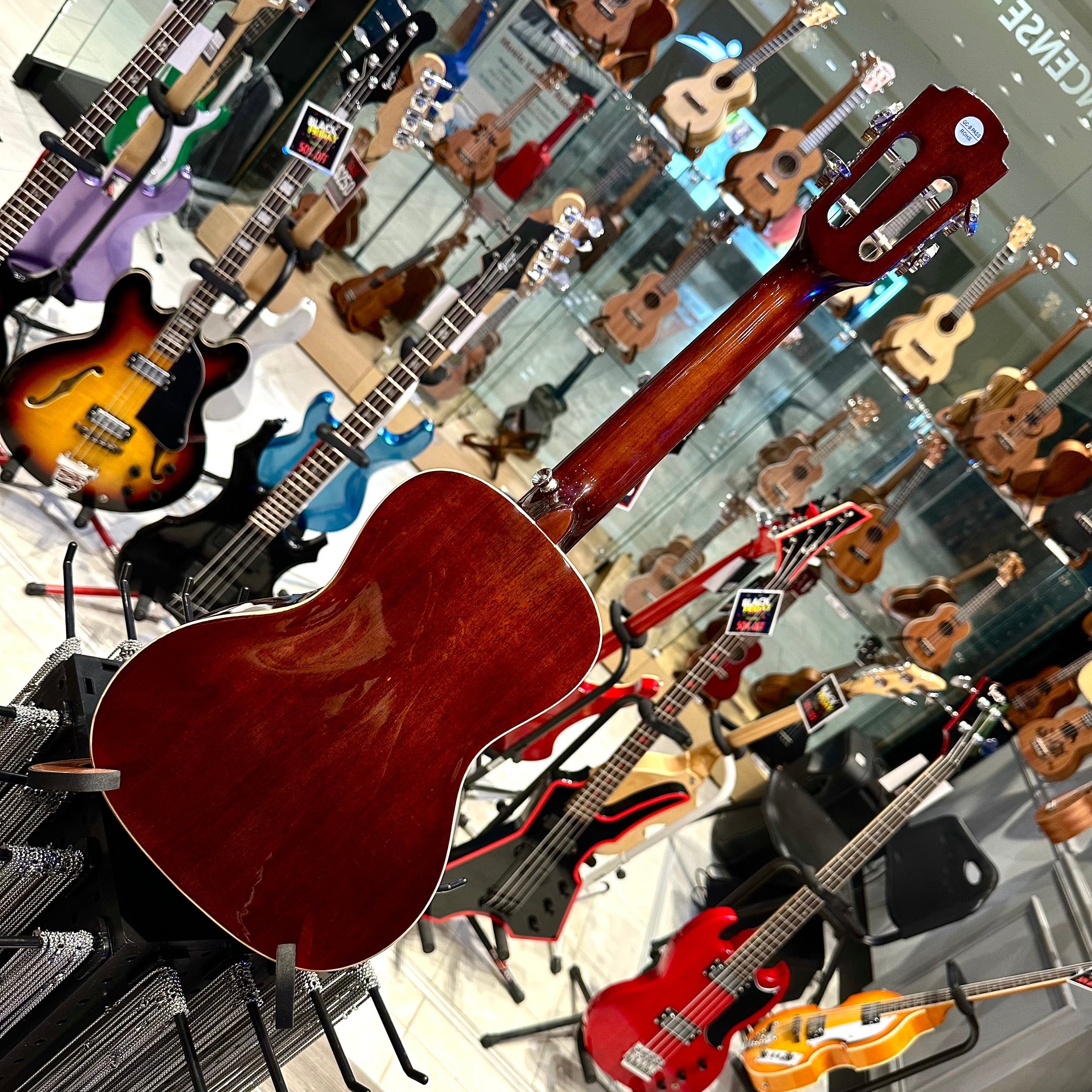 AKUA Earth: 24' Concert Ukulele, Mahogany - Brown