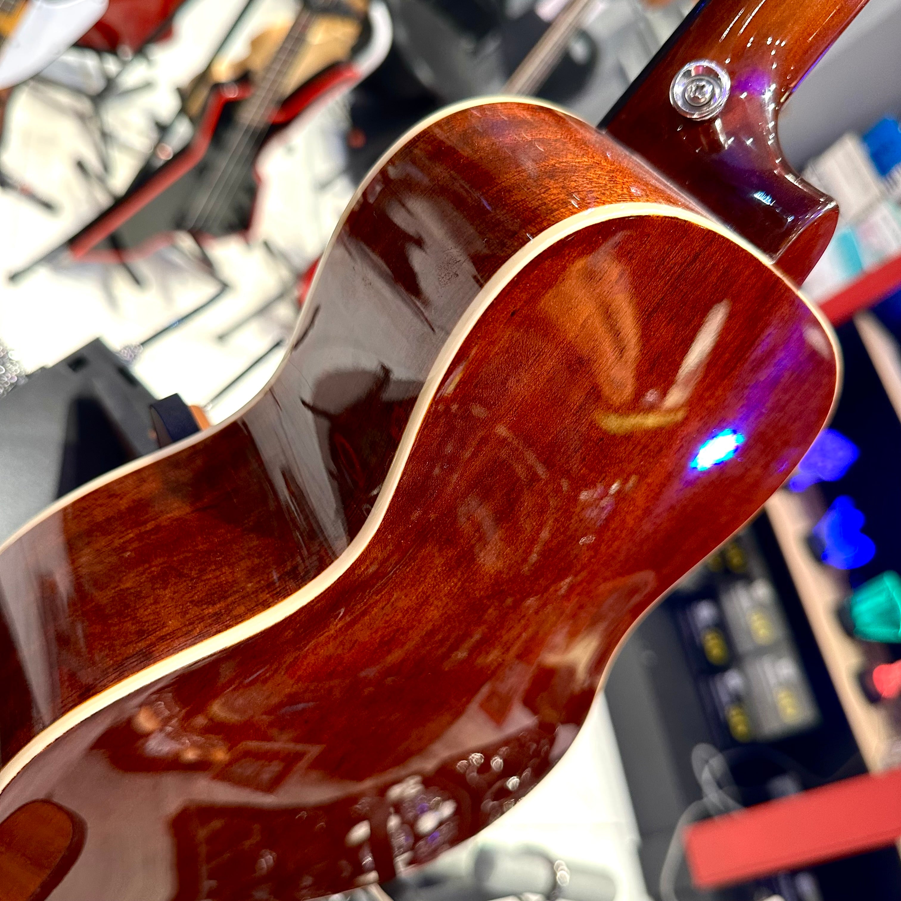 AKUA Earth: 24' Concert Ukulele, Mahogany - Brown
