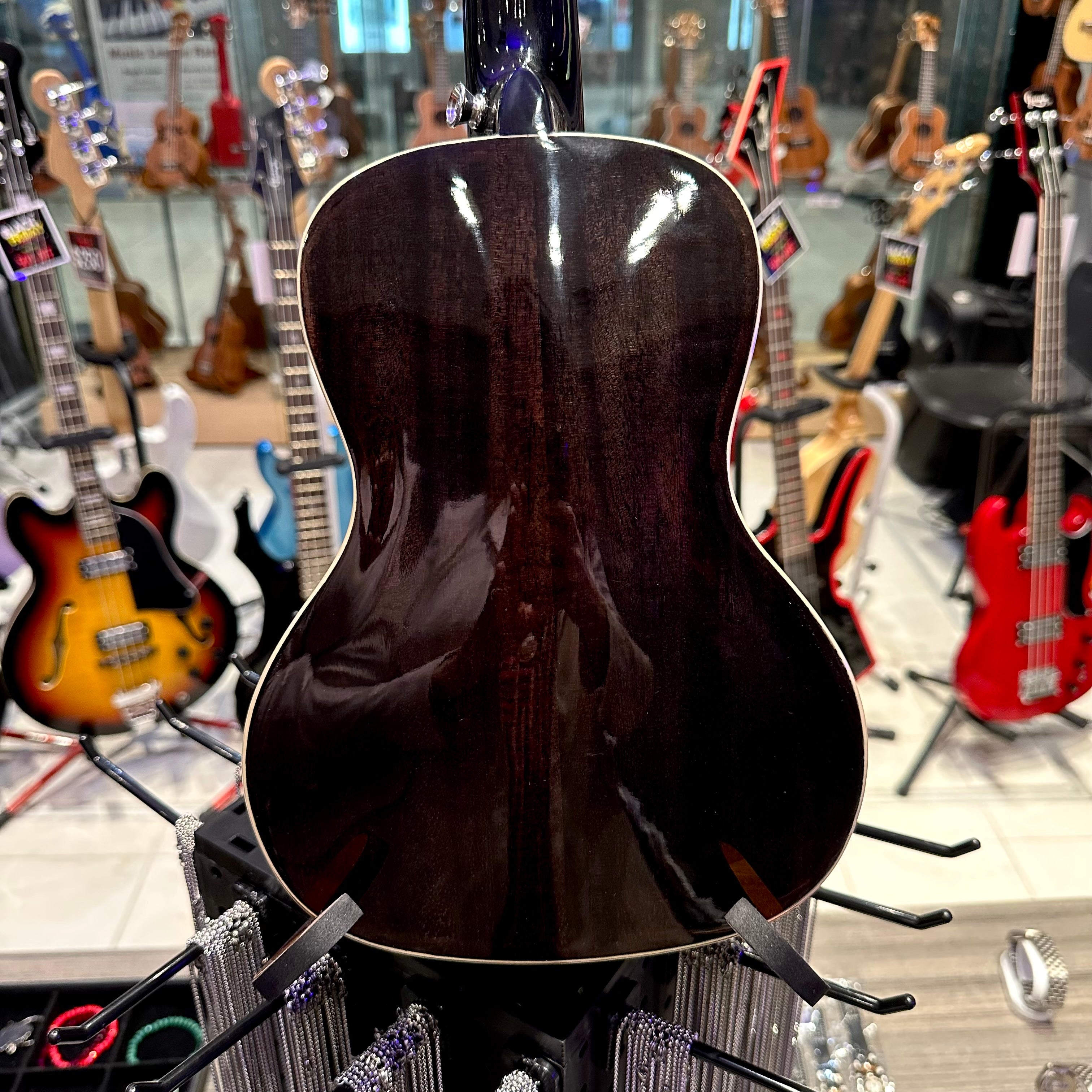 AKUA Earth: 24' Concert Ukulele, Mahogany - Black