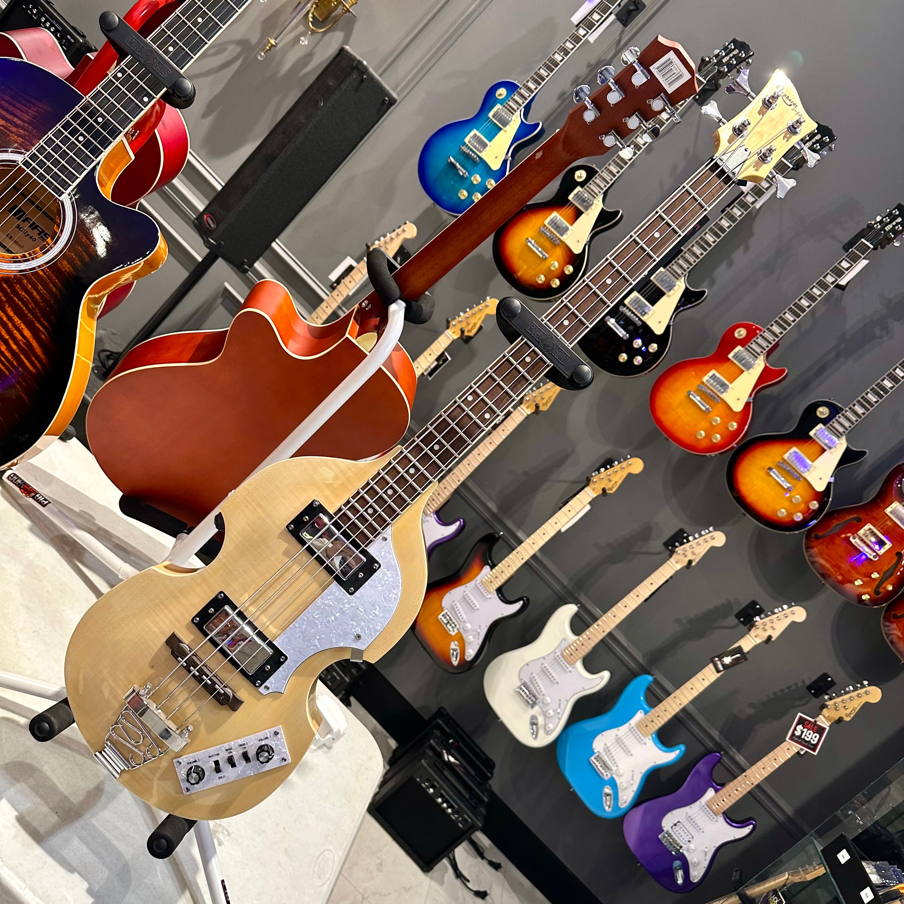 Gephardt Sixty-Four: Bass Guitar - Blonde