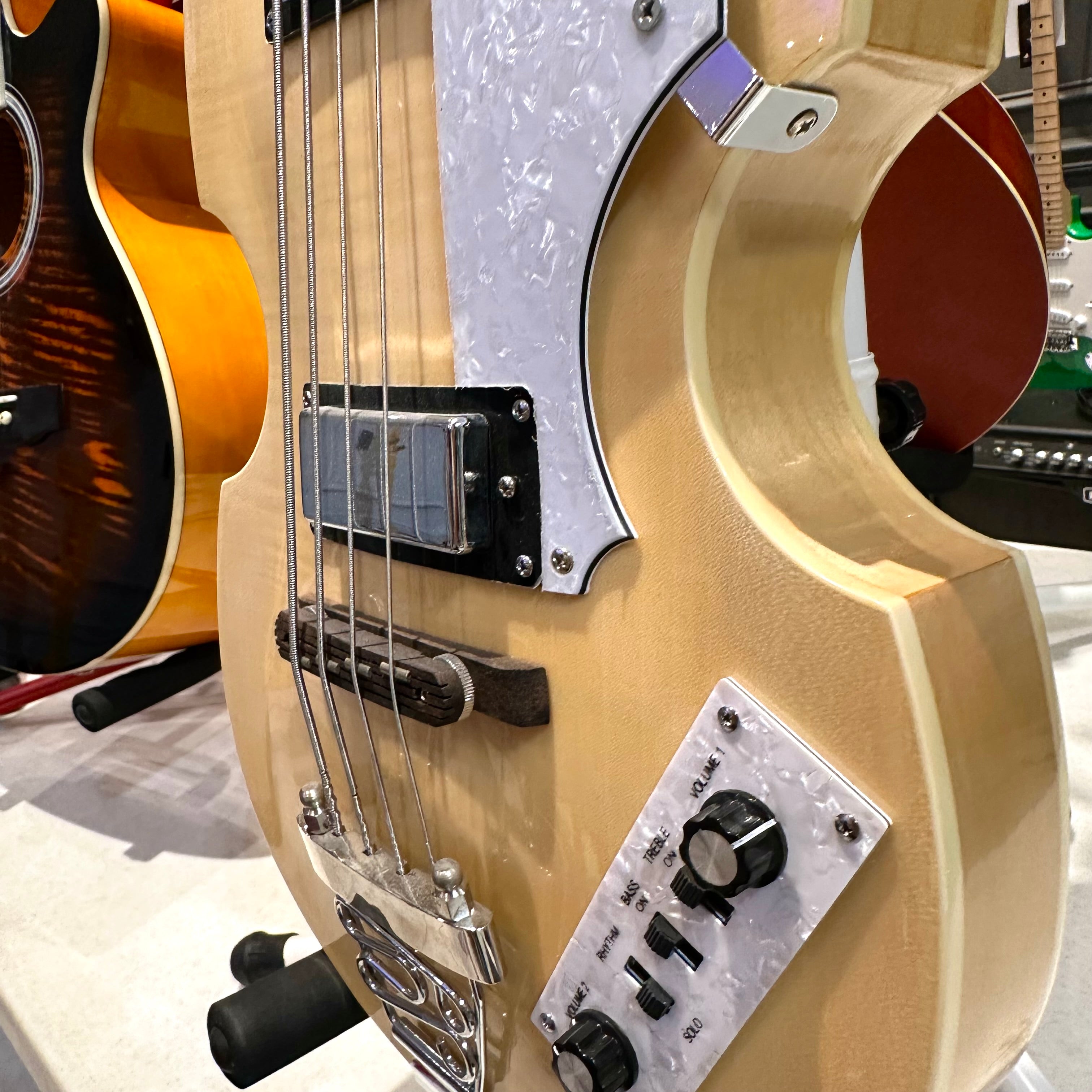 Gephardt Sixty-Four: Bass Guitar - Blonde