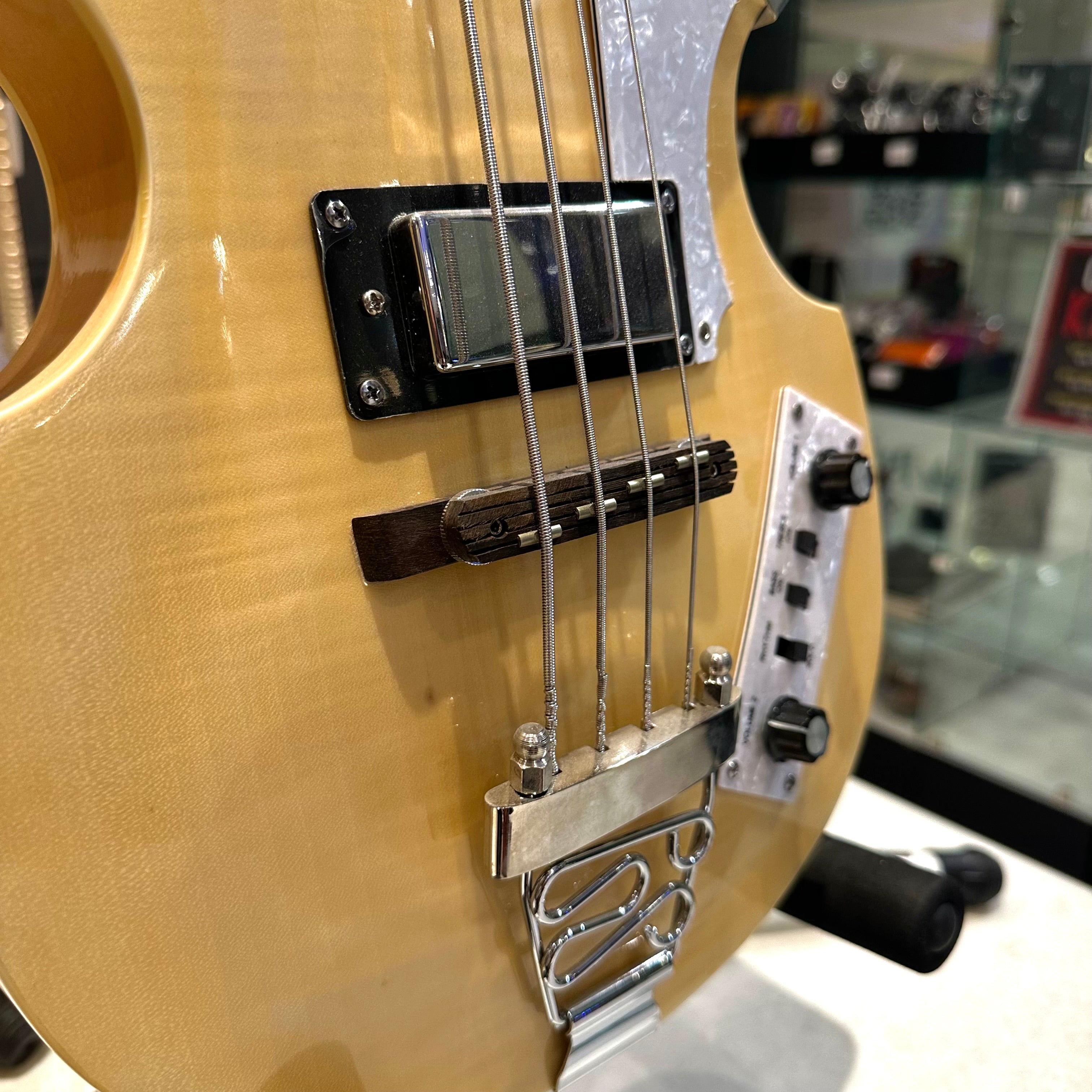 Gephardt Sixty-Four: Bass Guitar - Blonde