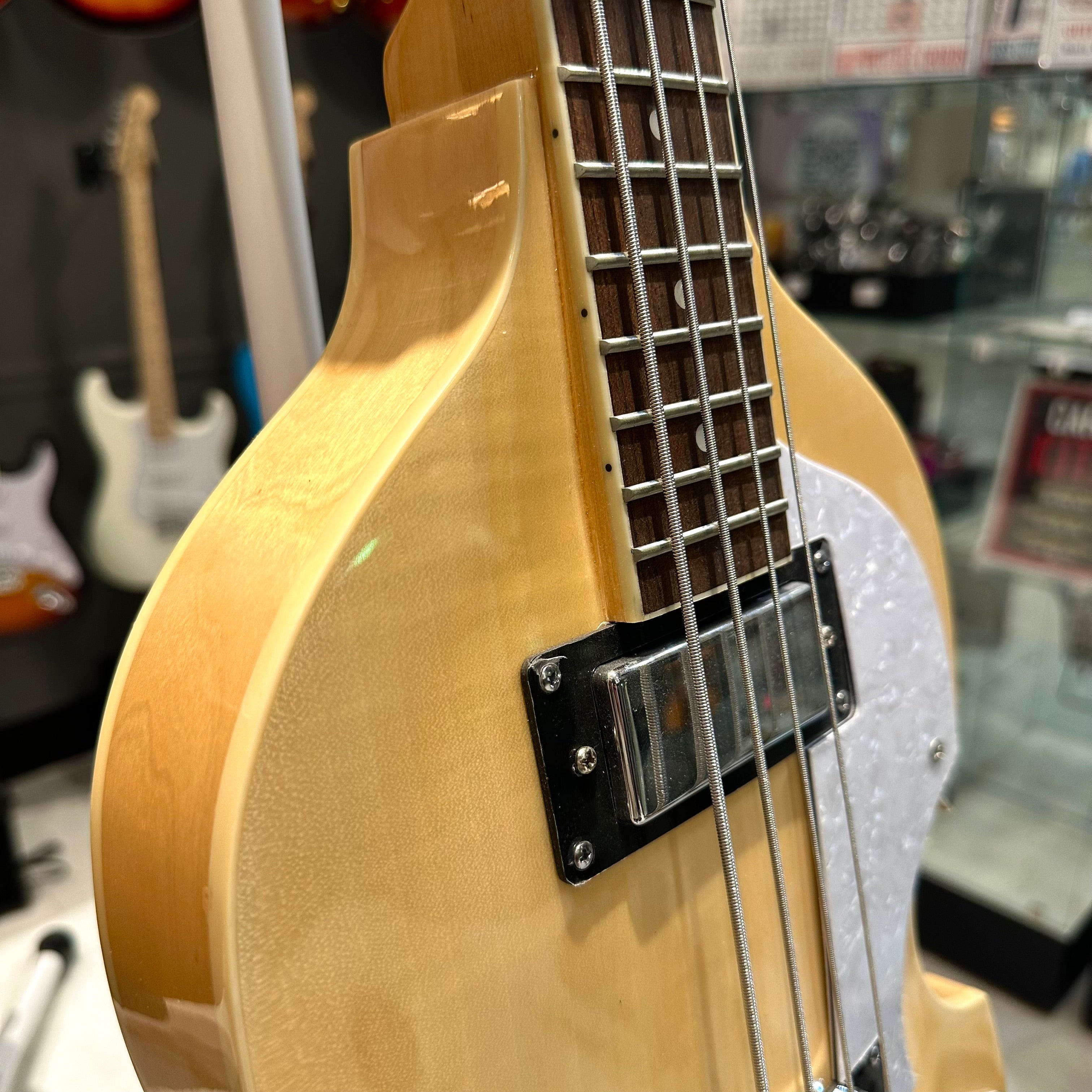 Gephardt Sixty-Four: Bass Guitar - Blonde