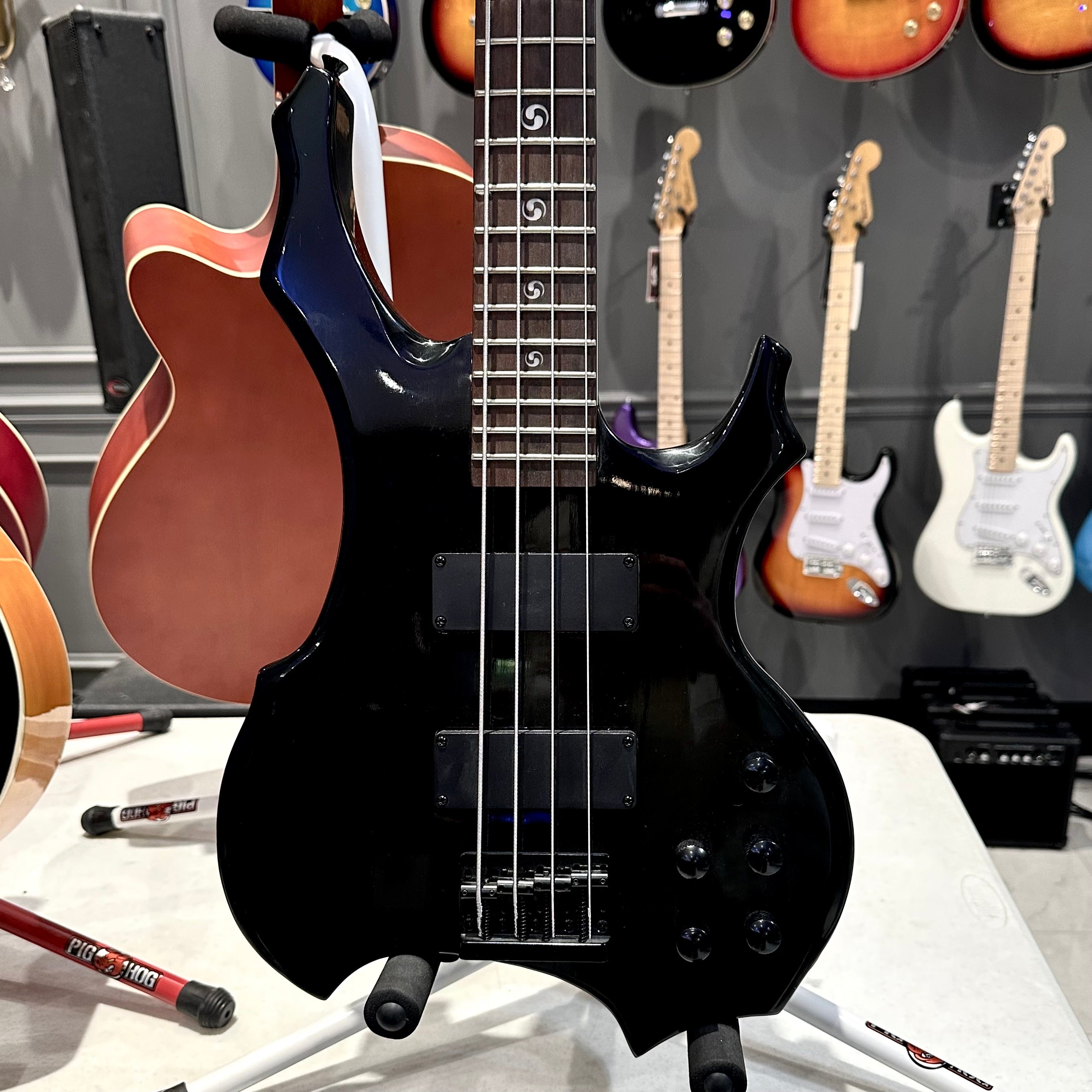 Gephardt Fire: Bass Guitar - Black