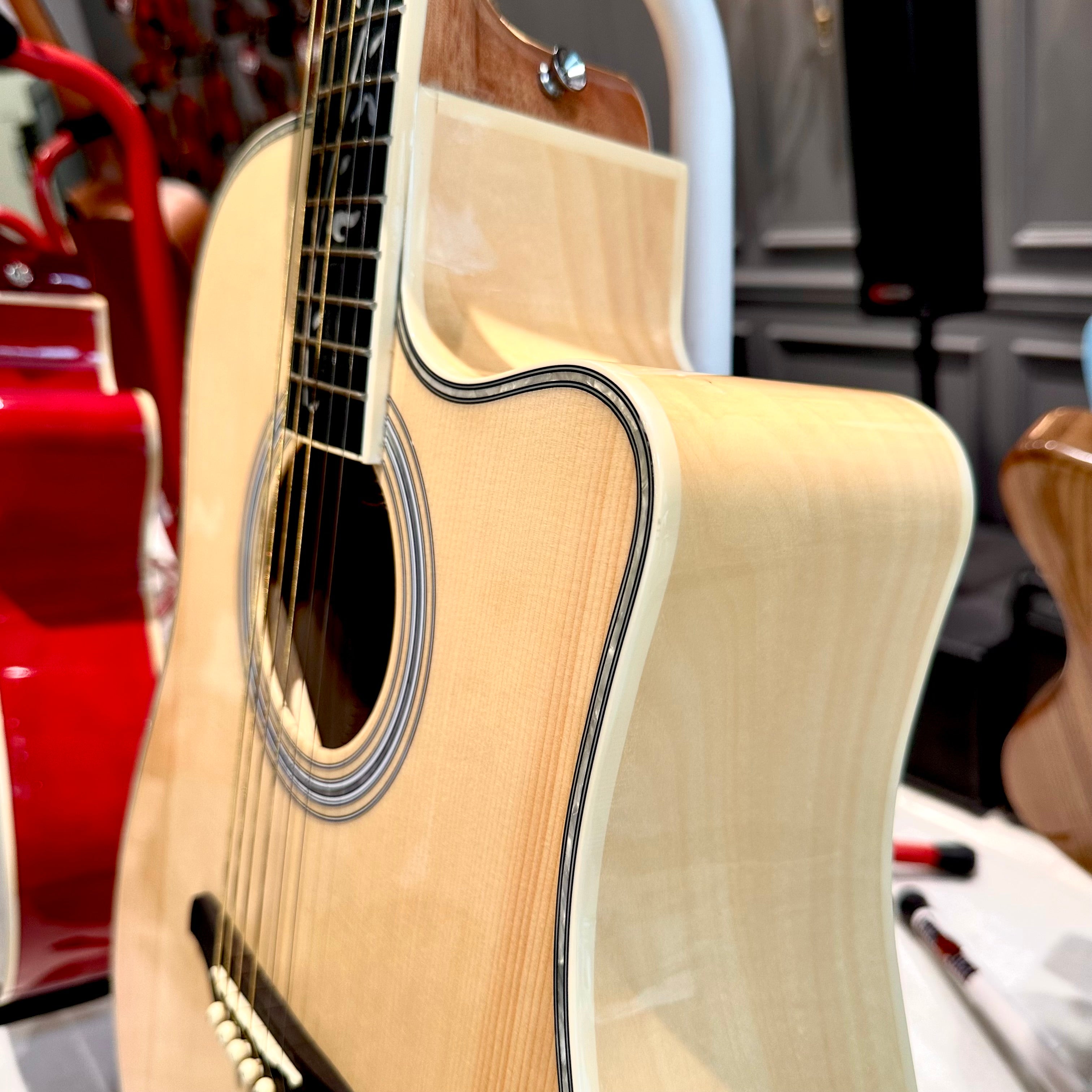 Gephardt Olive Acoustic Guitar - Blonde