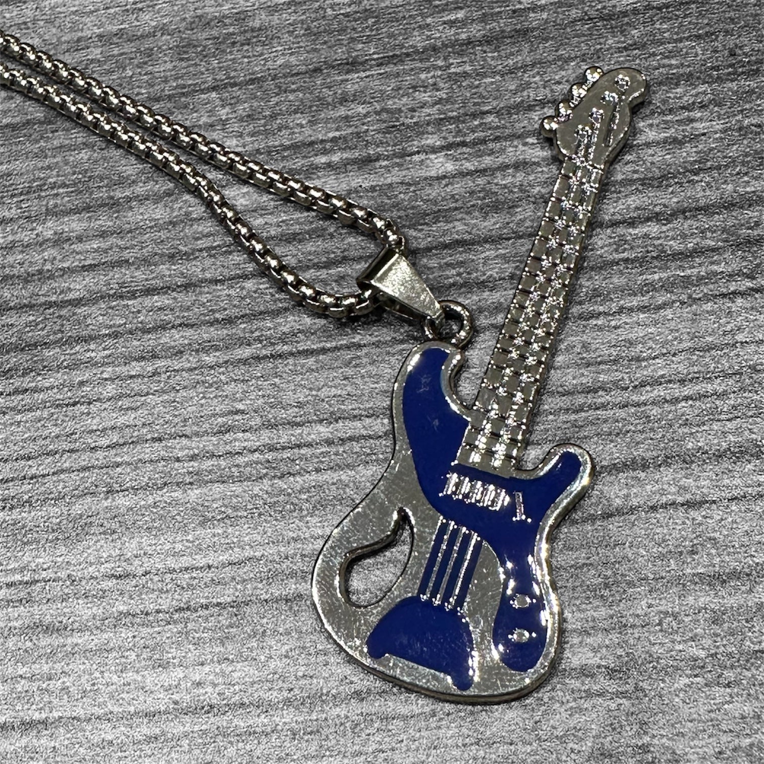 Metal Bass Necklace: Style 4 Red