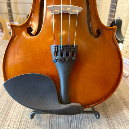 Strumenti a corde: 3500 - Student Violin, Hand Carved, Matte Art Flame