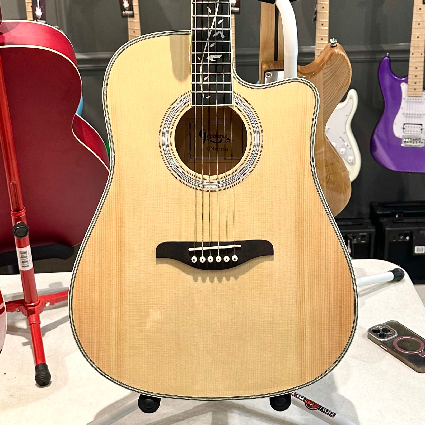Gephardt Olive Acoustic Guitar - Blonde