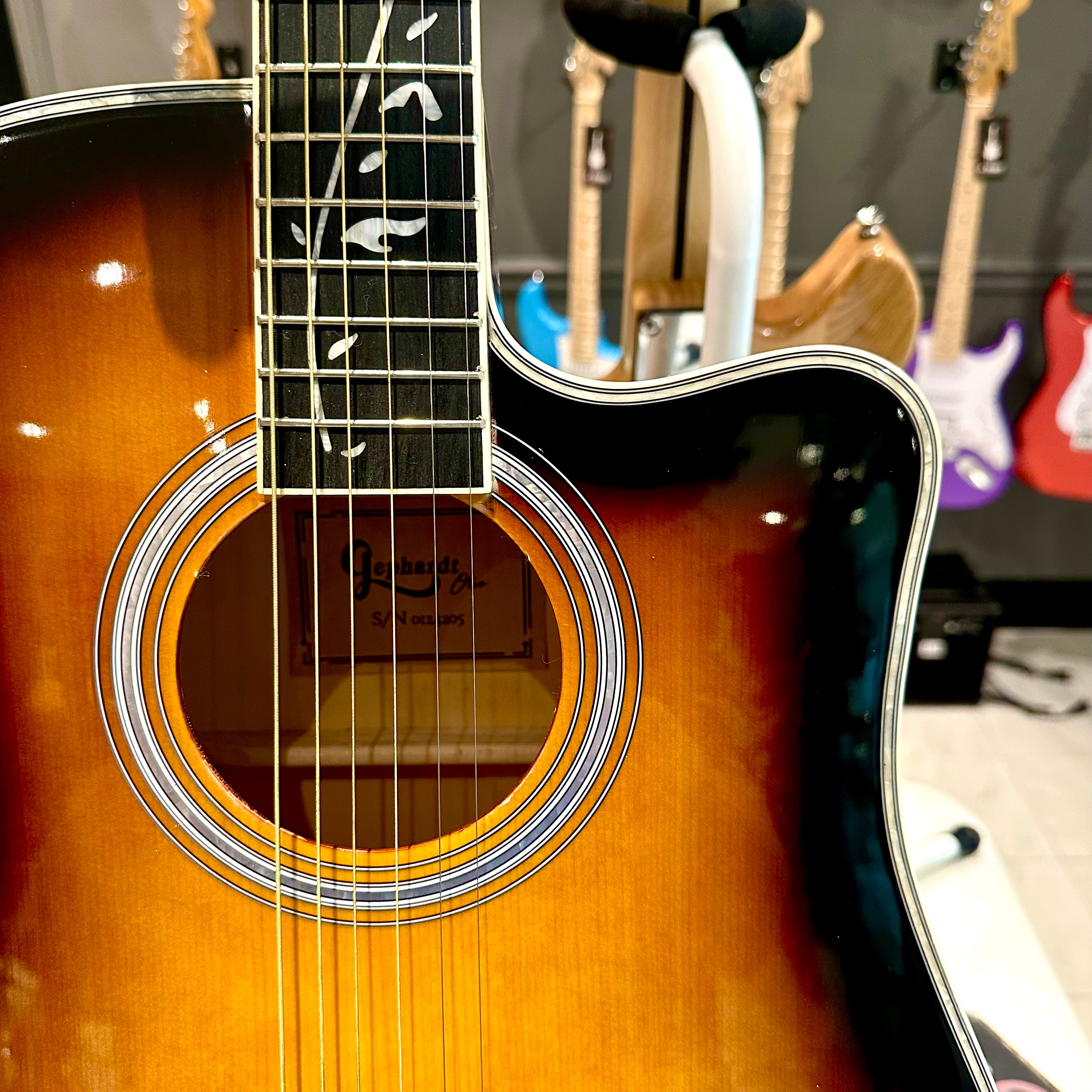 Gephardt Olive Acoustic Guitar - Sunburst