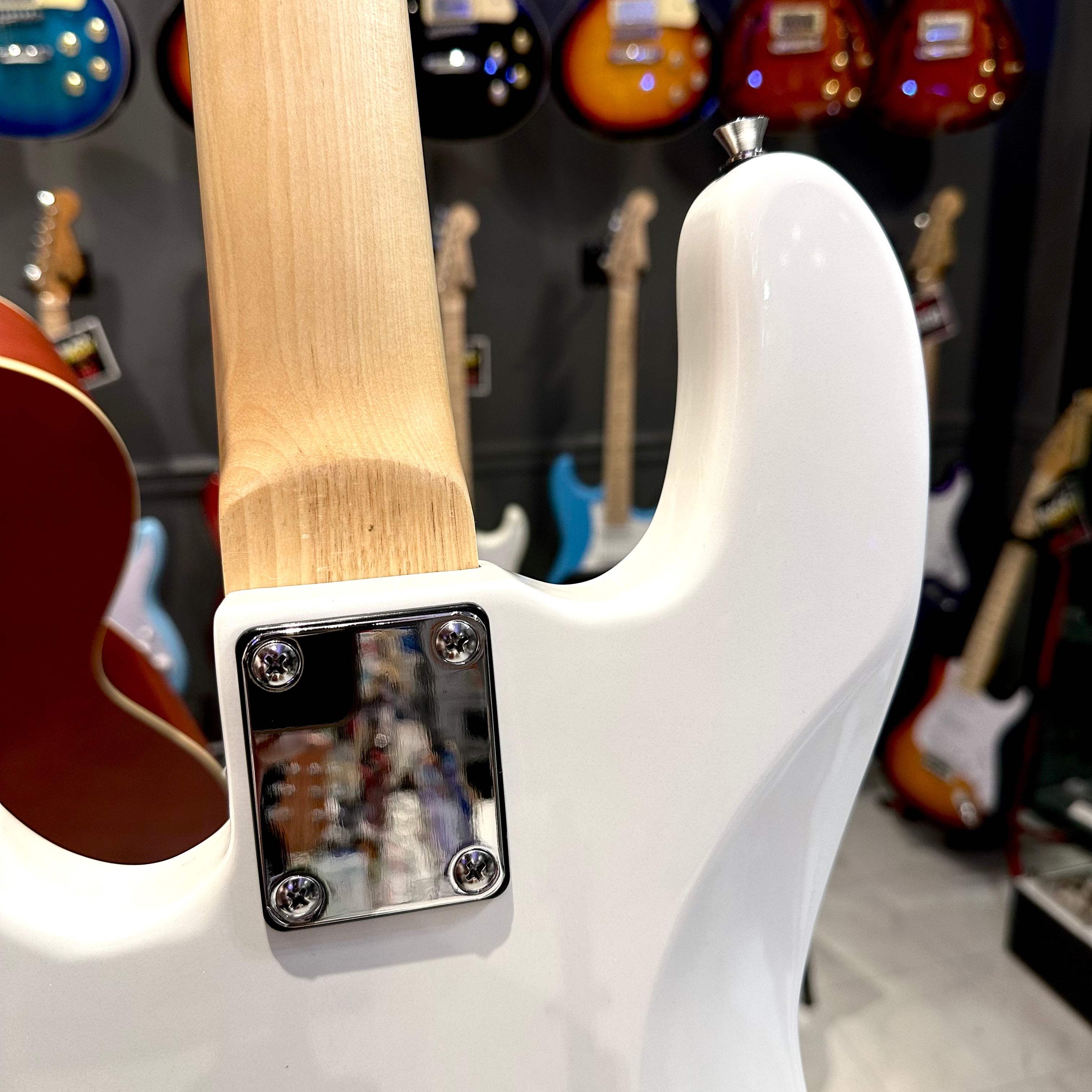 Gephardt Array: Bass Guitar - White
