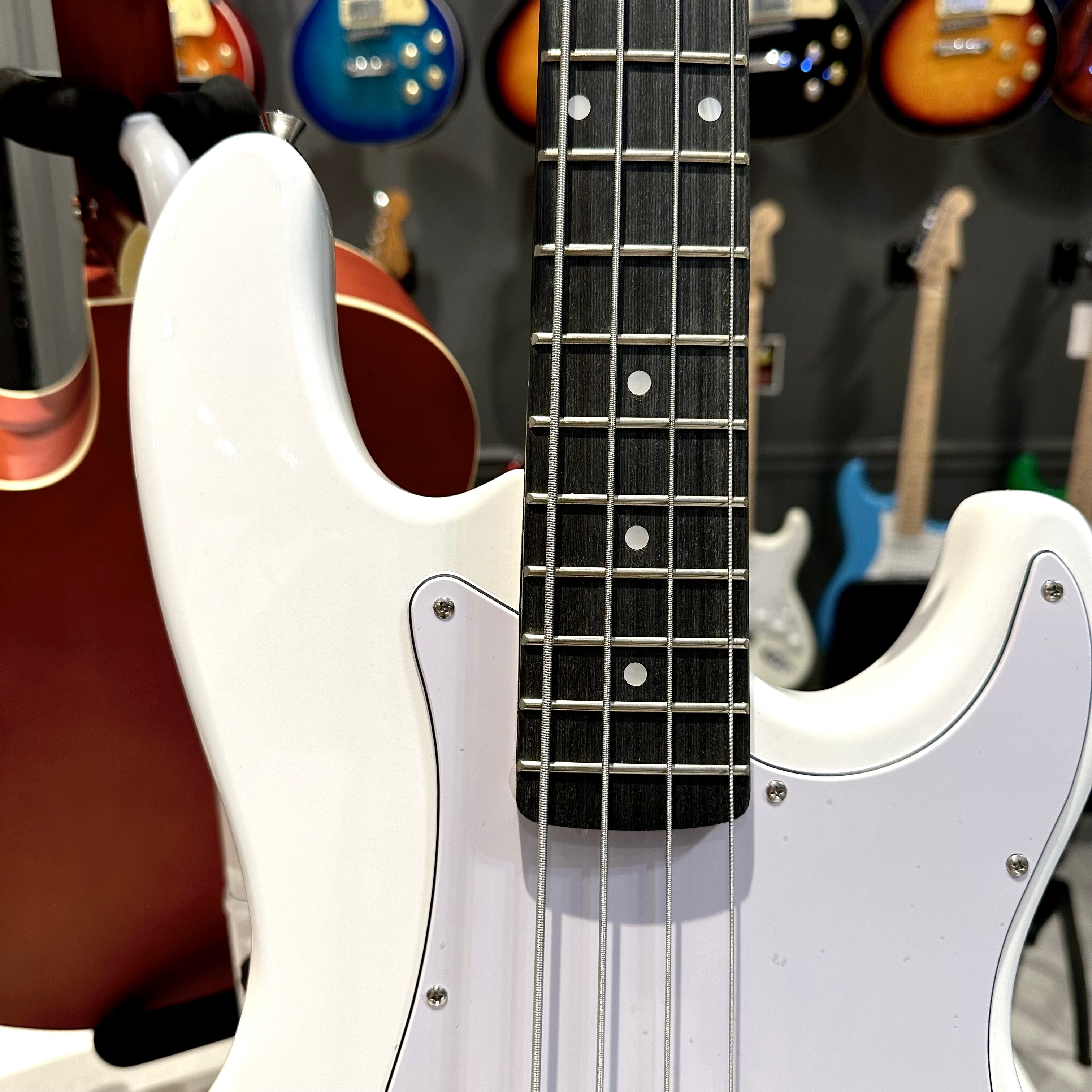 Gephardt Array: Bass Guitar - White