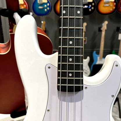 Gephardt Array: Bass Guitar - White