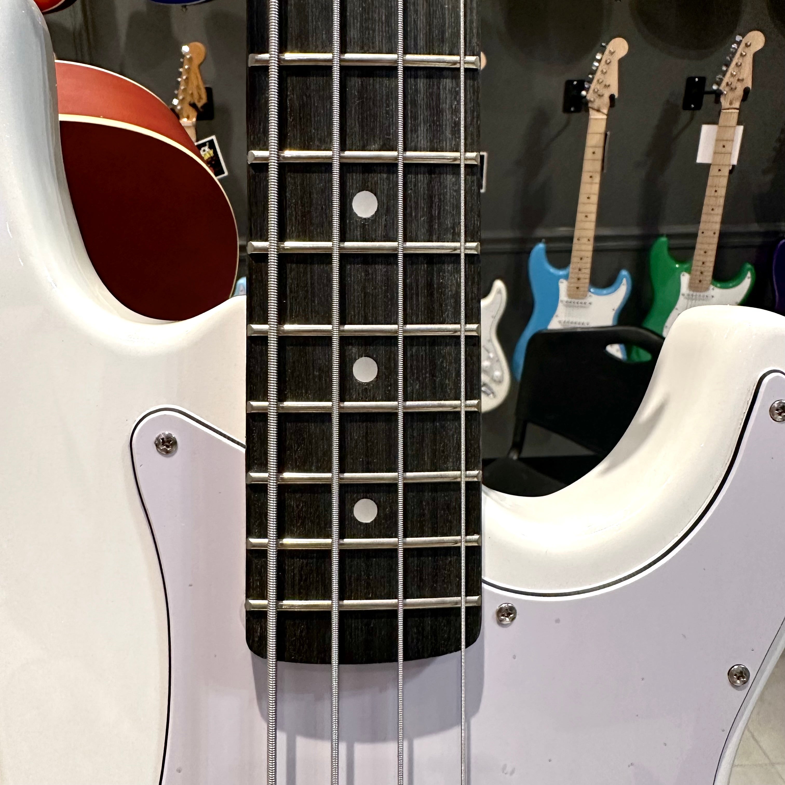 Gephardt Array: Bass Guitar - White
