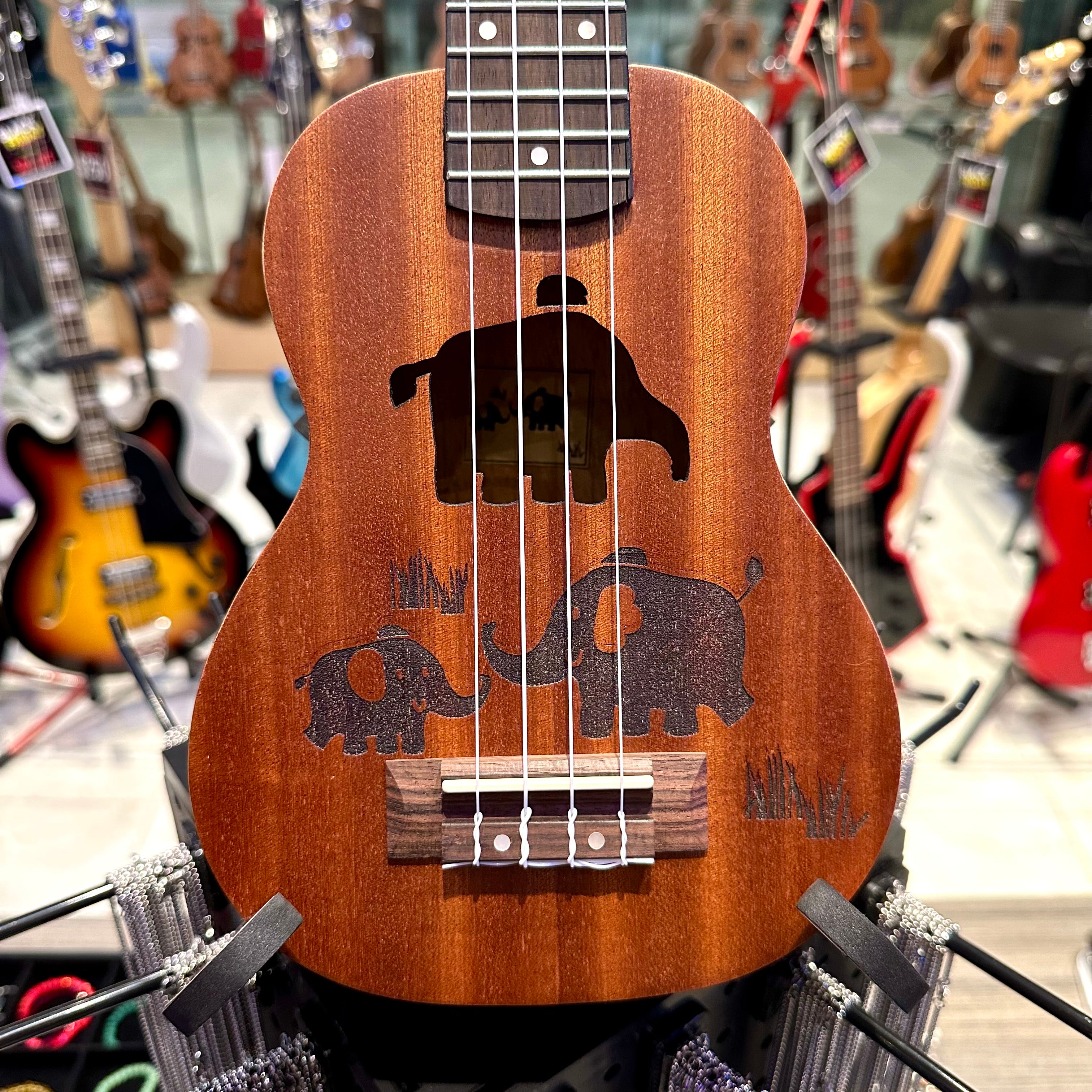 AKUA Aloha: 21" Soprano Ukulele - Elephant