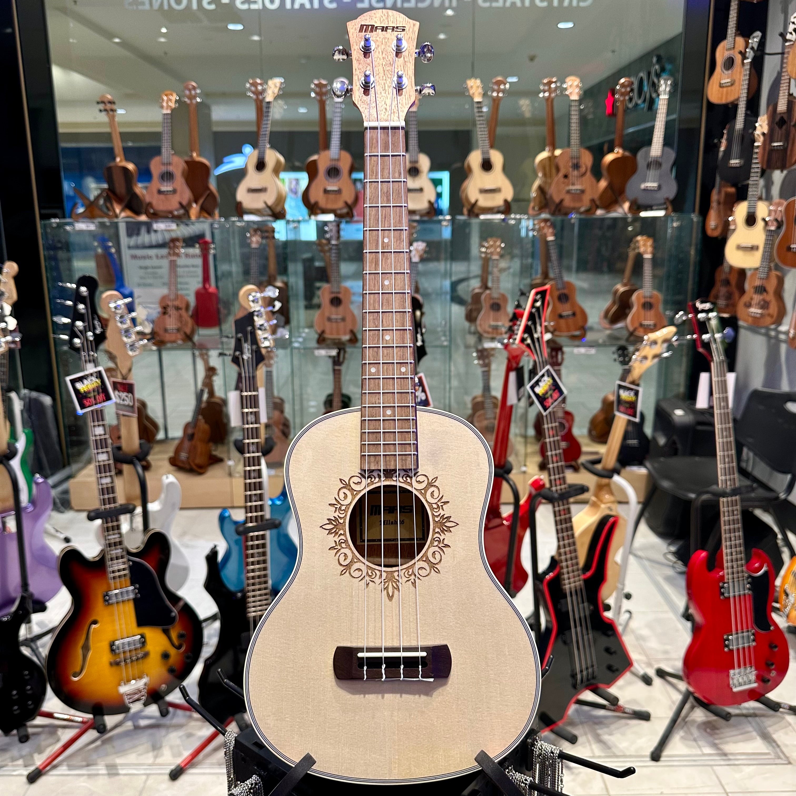 Mars m11ah26: 26” Concert Ukulele - Blonde