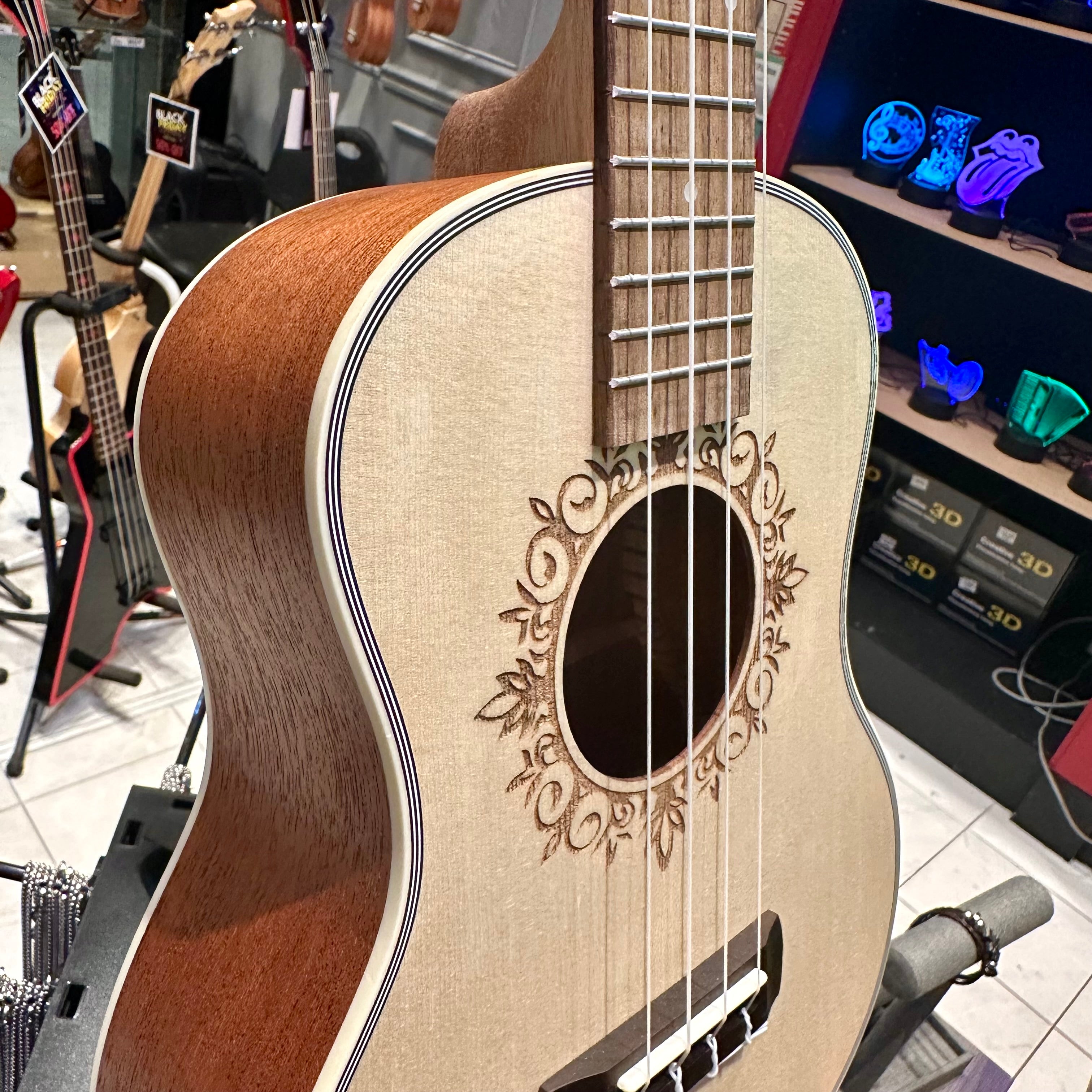 Mars m11ah26: 26” Concert Ukulele - Blonde