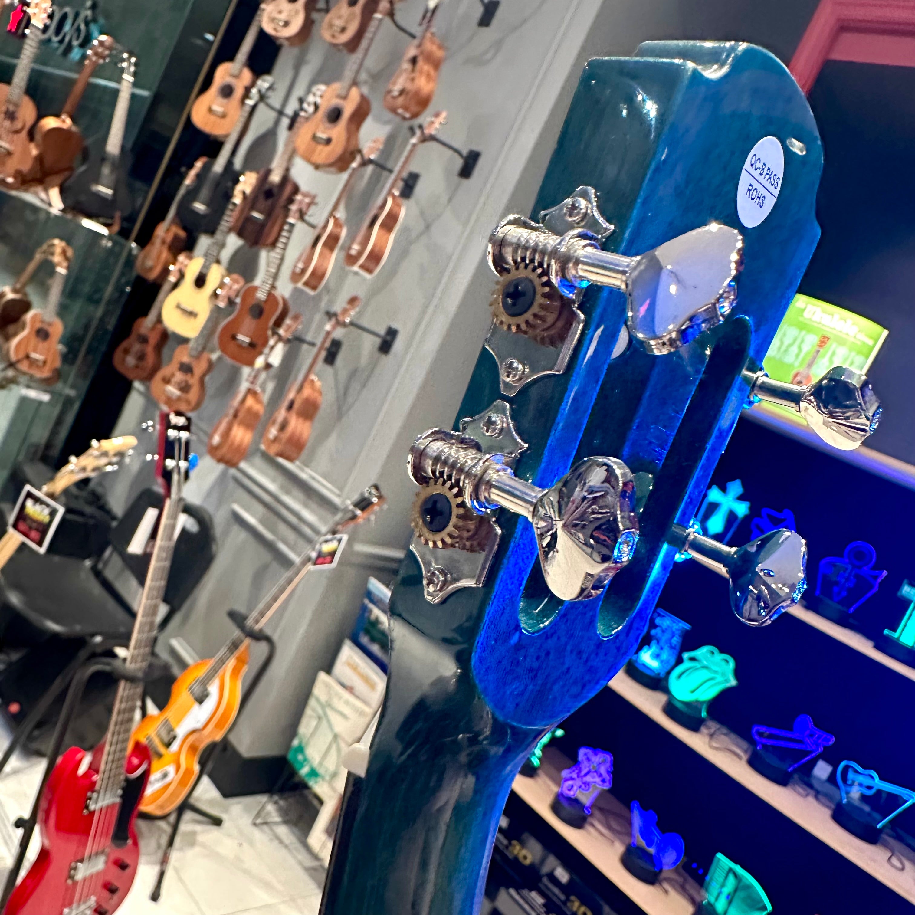 AKUA Earth: 24' Concert Ukulele, Mahogany - Sea Green