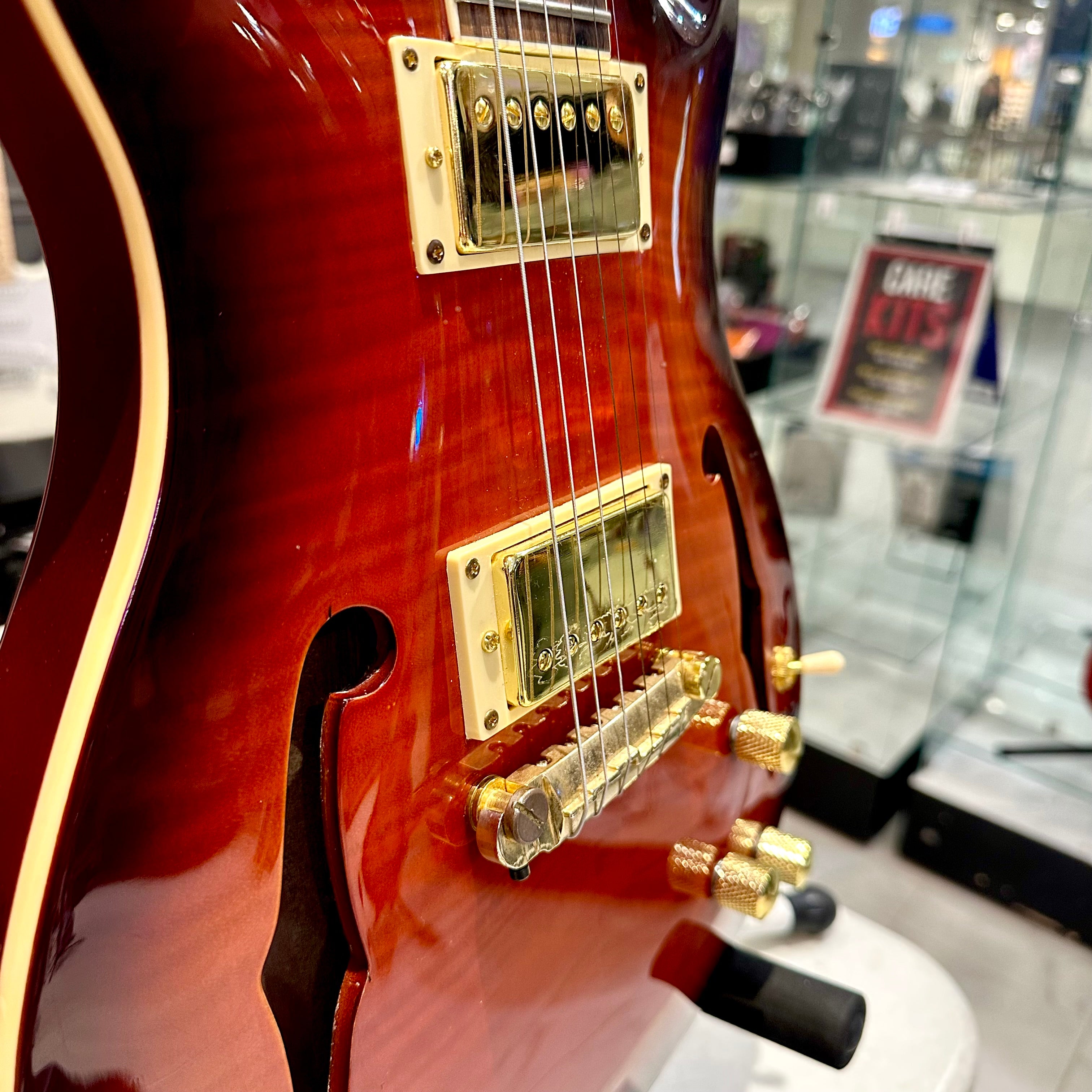 Mars Guitars: Firebird - Hollow-body, Red Robin