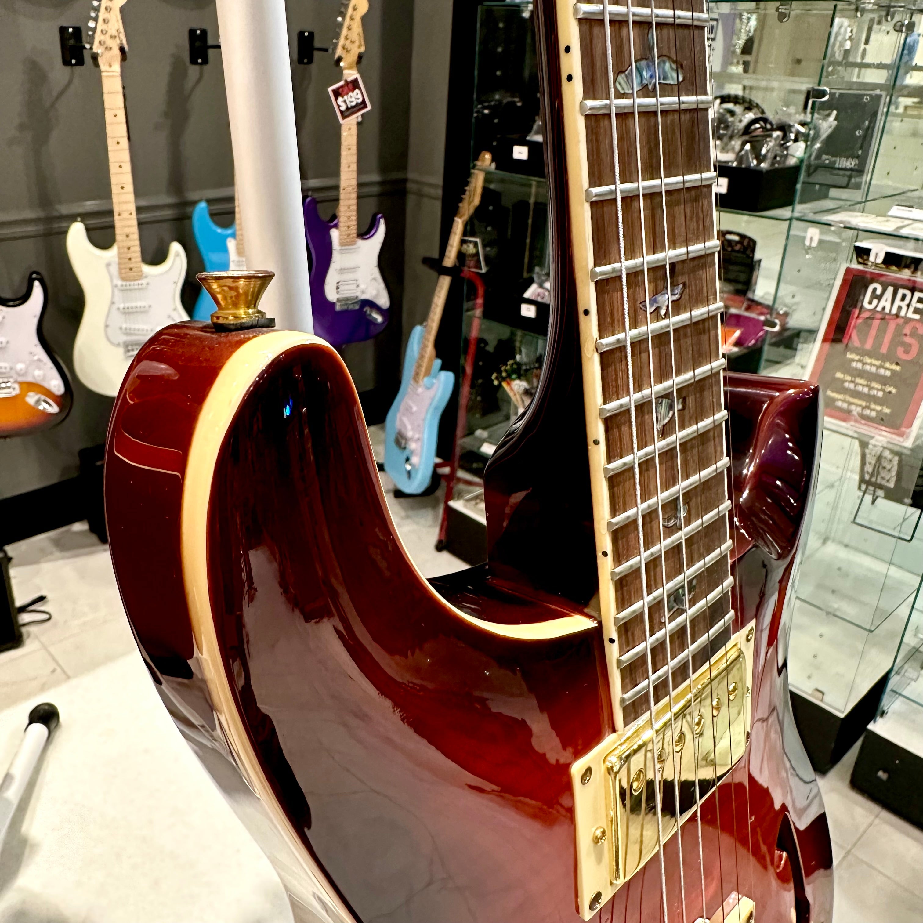 Mars Guitars: Firebird - Hollow-body, Red Robin