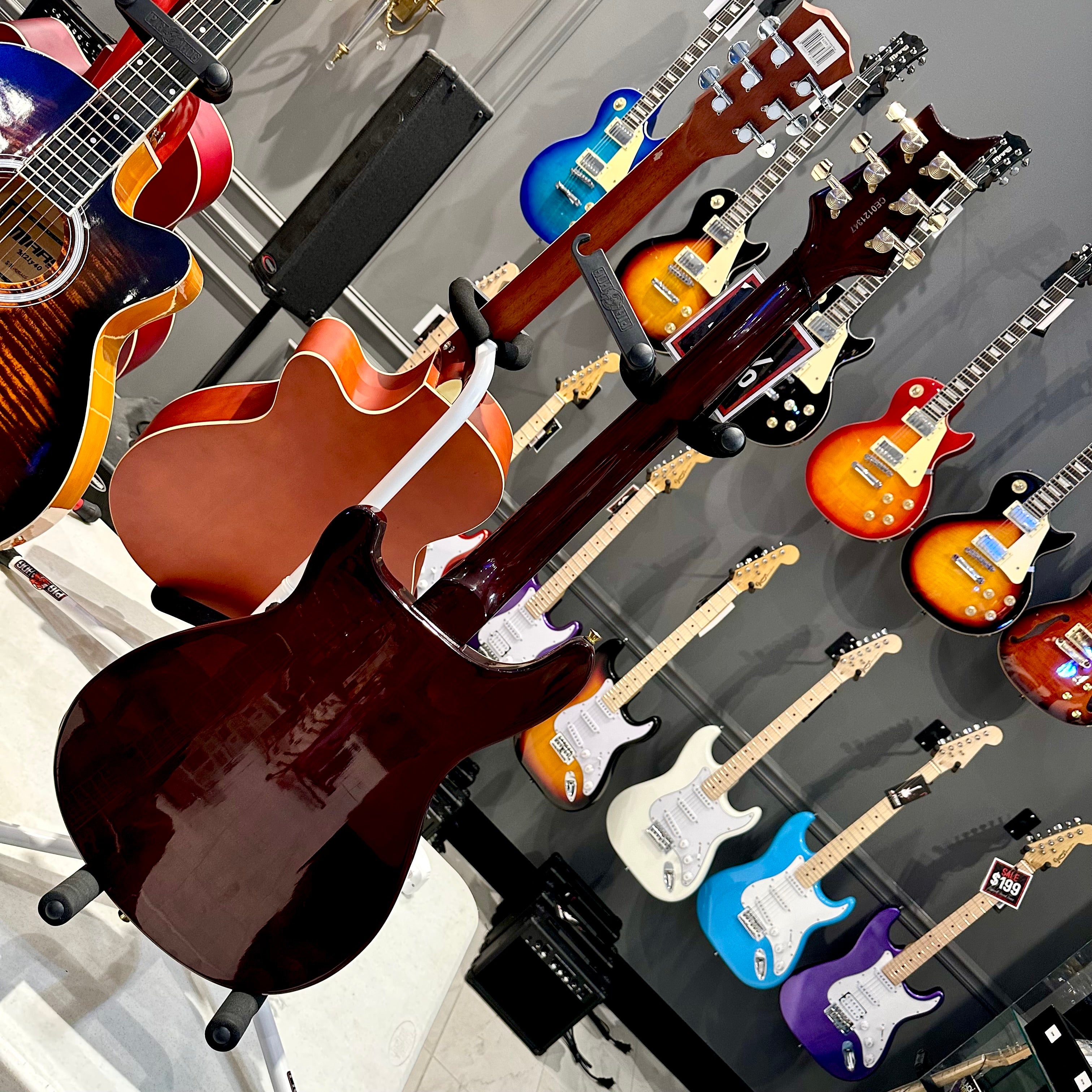 Mars Guitars: Firebird - Hollow-body, Red Robin
