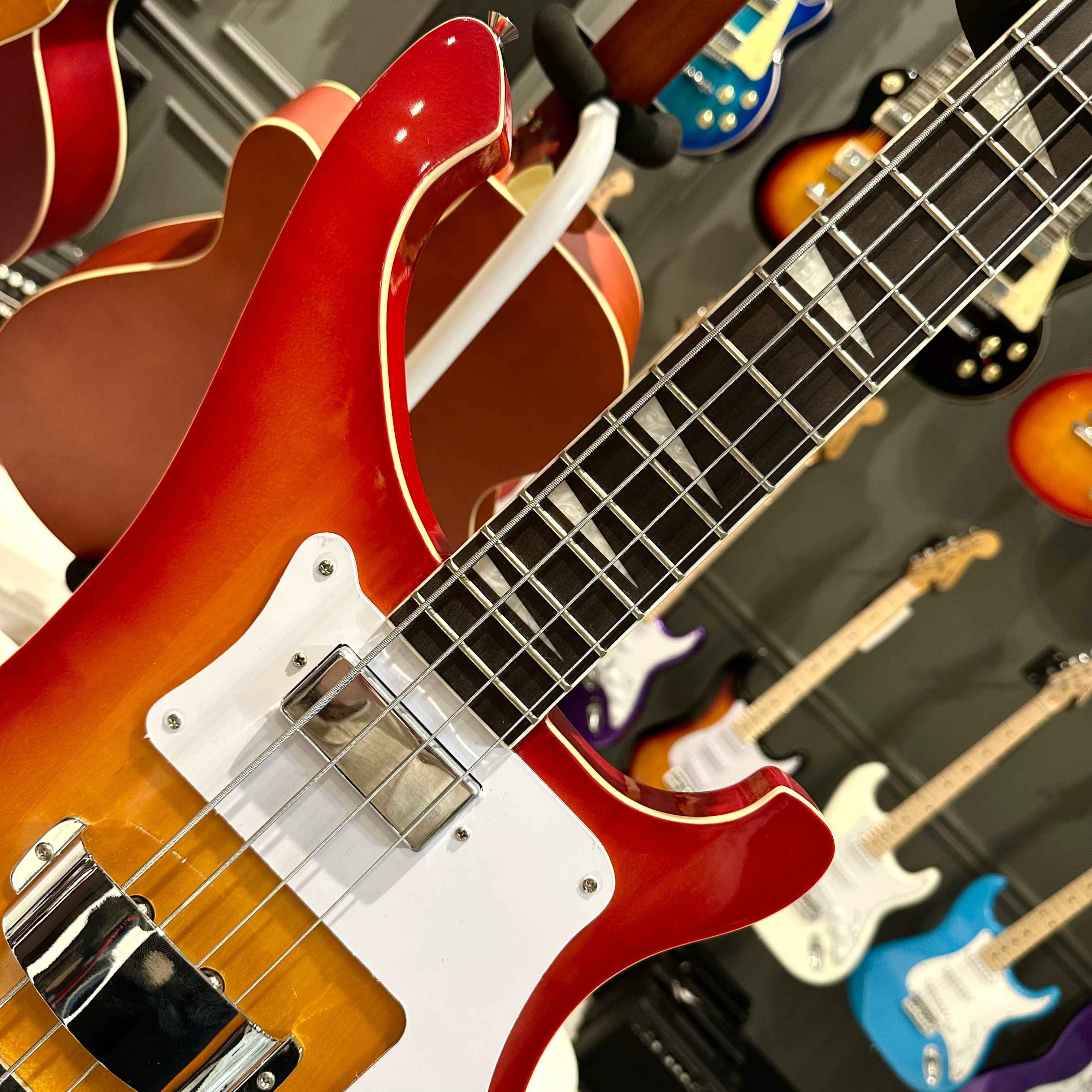 Gephardt Hot Rod: Bass Guitar - RedBurst