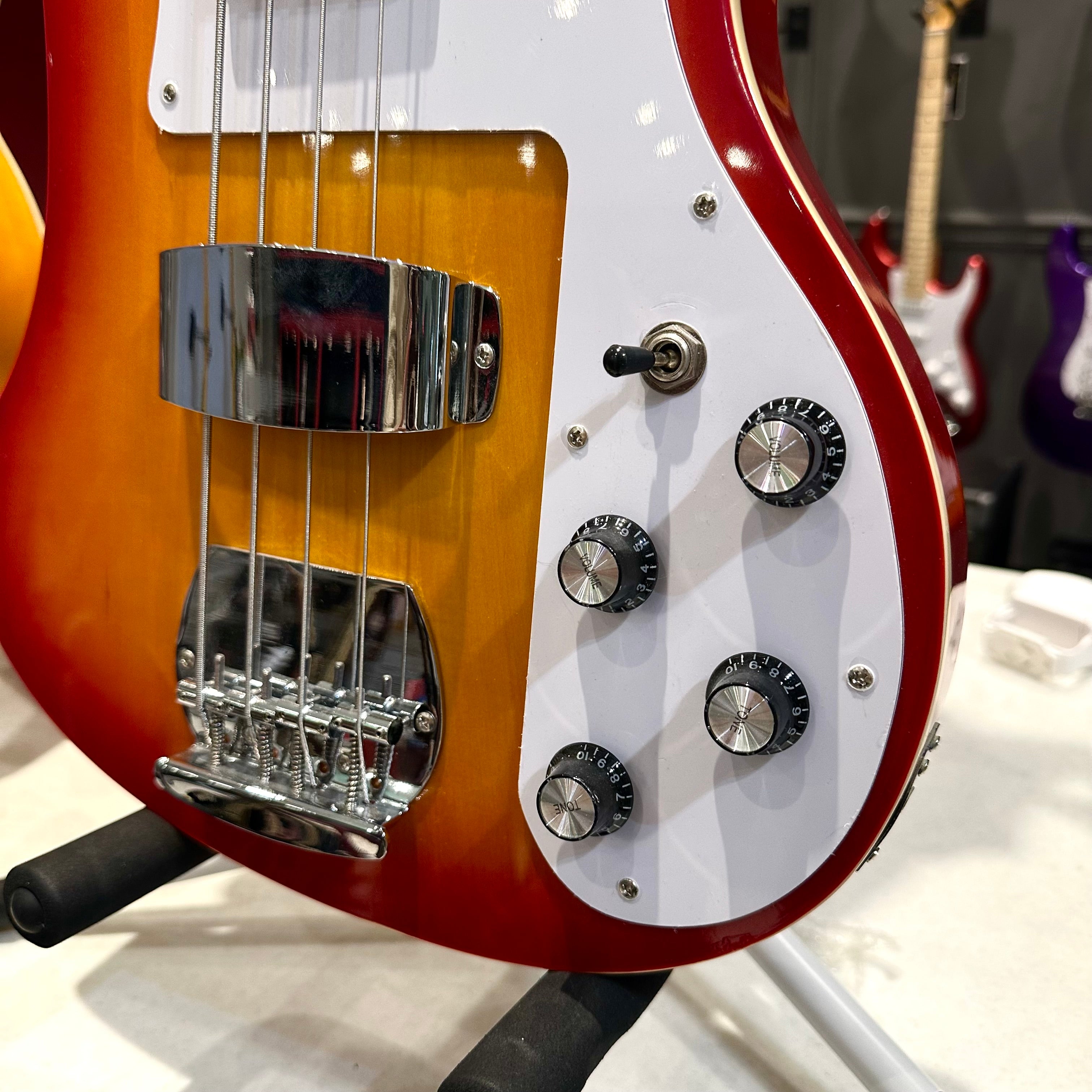 Gephardt Hot Rod: Bass Guitar - RedBurst