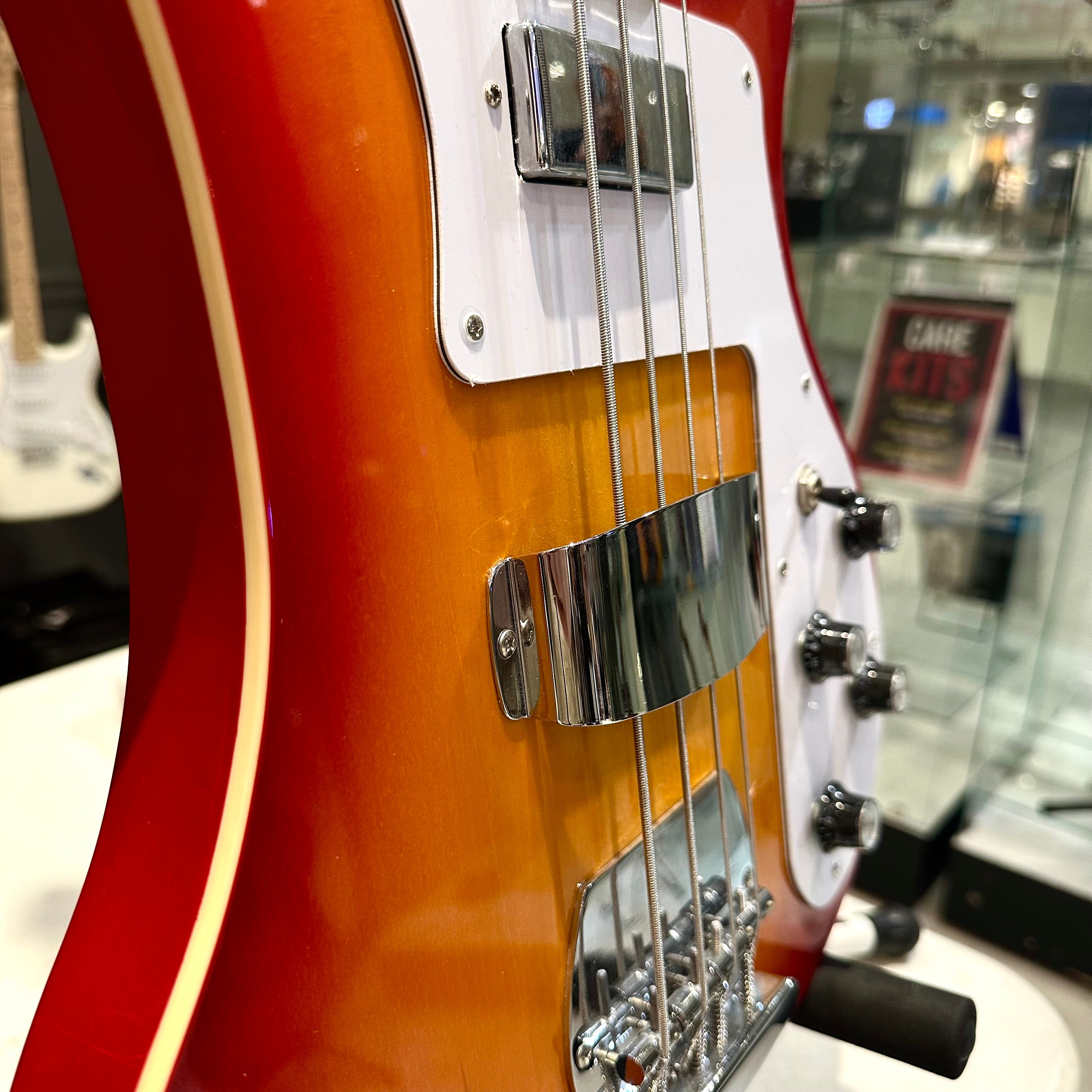 Gephardt Hot Rod: Bass Guitar - RedBurst