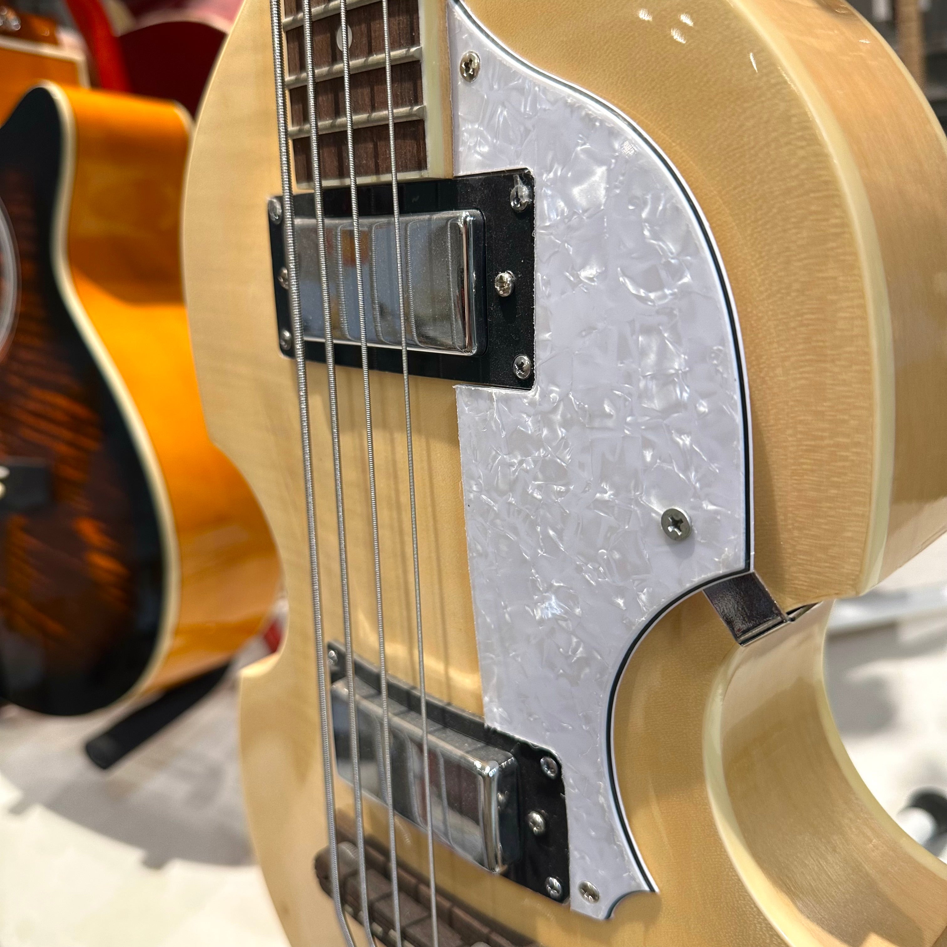 Gephardt Sixty-Four: Bass Guitar - Blonde